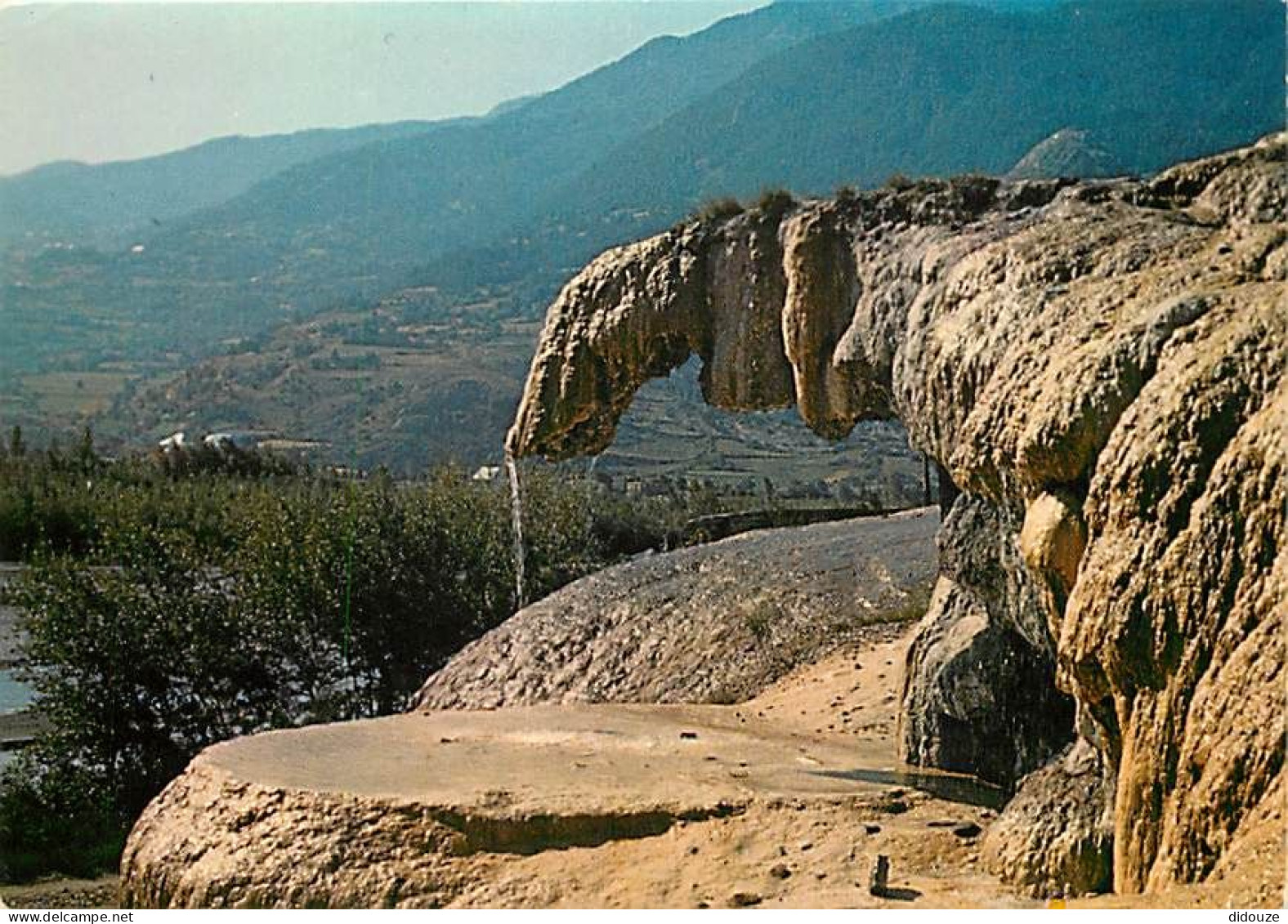 05 - Guillestre - Environs De Montdauphin - Guillestre - La Fontaine Pétrifiante De Réotier - CPM - Voir Scans Recto-Ver - Guillestre