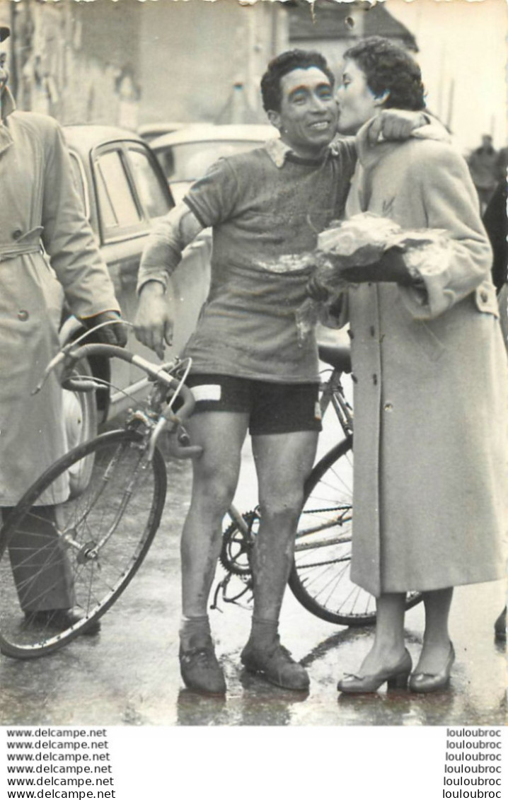 COURSE CYCLISTE 1967  LES ABRETS  ET ALENTOURS ISERE PHOTO ORIGINALE FAURE LES ABRETS  11 X 8 CM R27 - Wielrennen