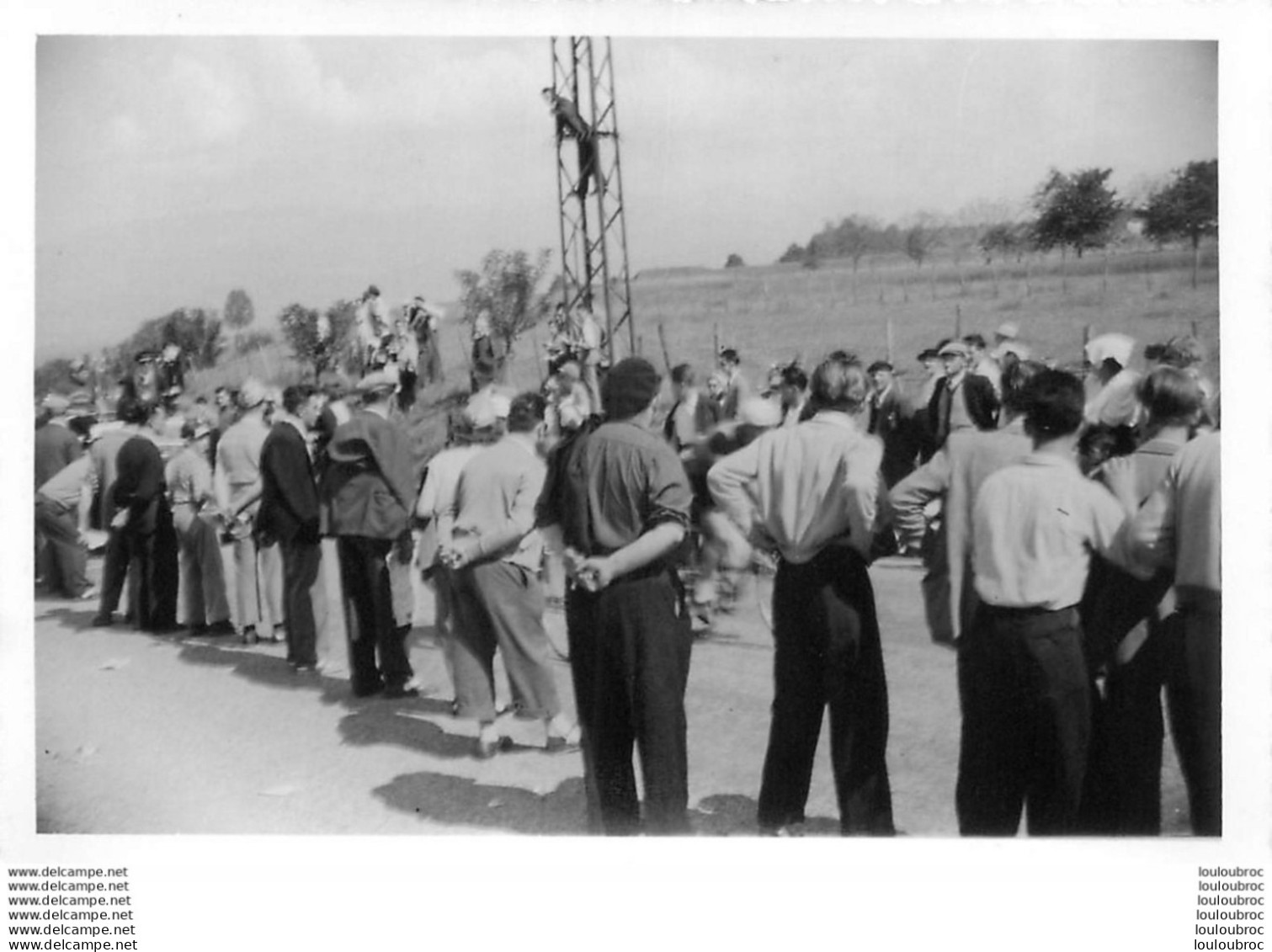 COURSE CYCLISTE 1967  LES ABRETS  ET ALENTOURS ISERE PHOTO ORIGINALE FAURE LES ABRETS  11 X 8 CM R15 - Radsport