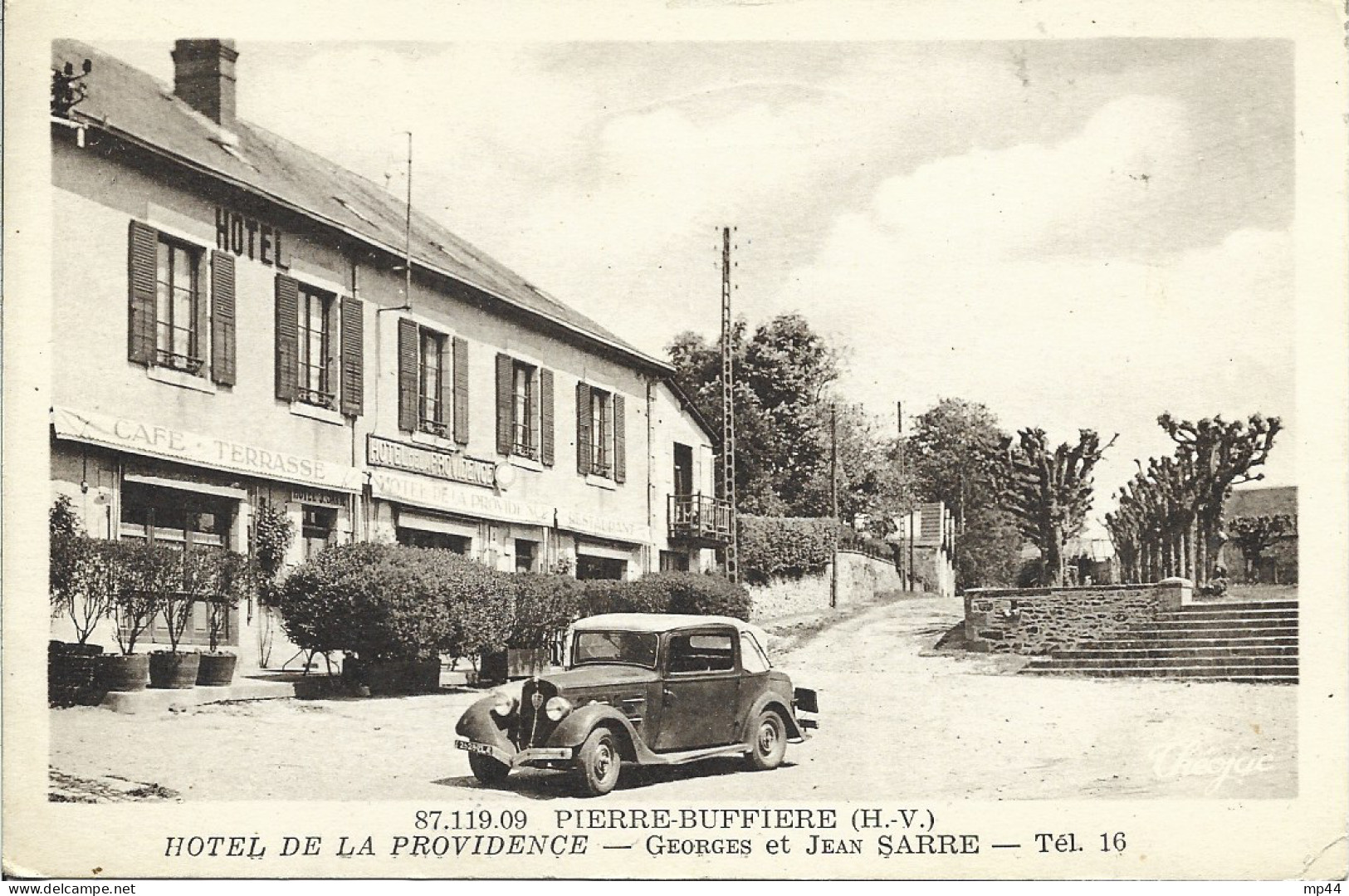 4N1  ---   87  PIERRE-BUFFIERE  Hôtel De La Providence - Georges Et Jean Sarre  - Automobile - Pierre Buffiere