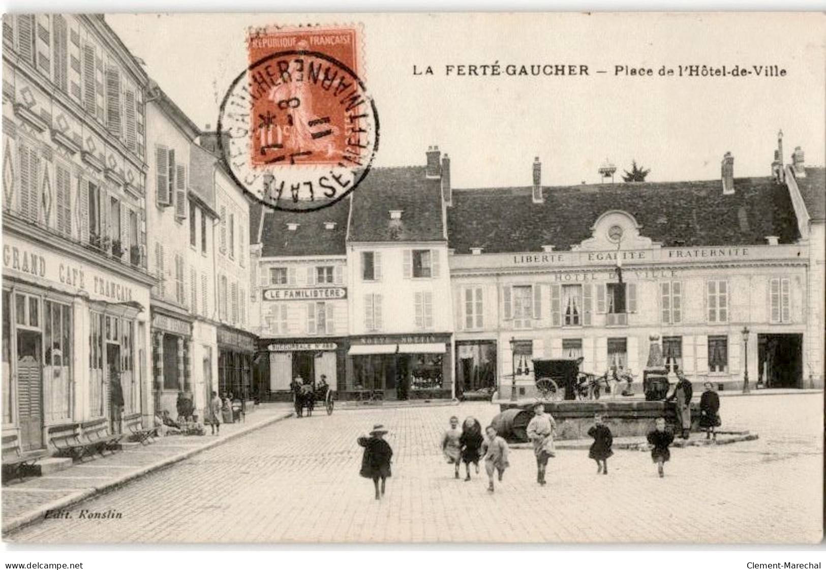 LA FERTE GAUCHER: Place De L'hôtel-de-ville - Très Bon état - La Ferte Gaucher