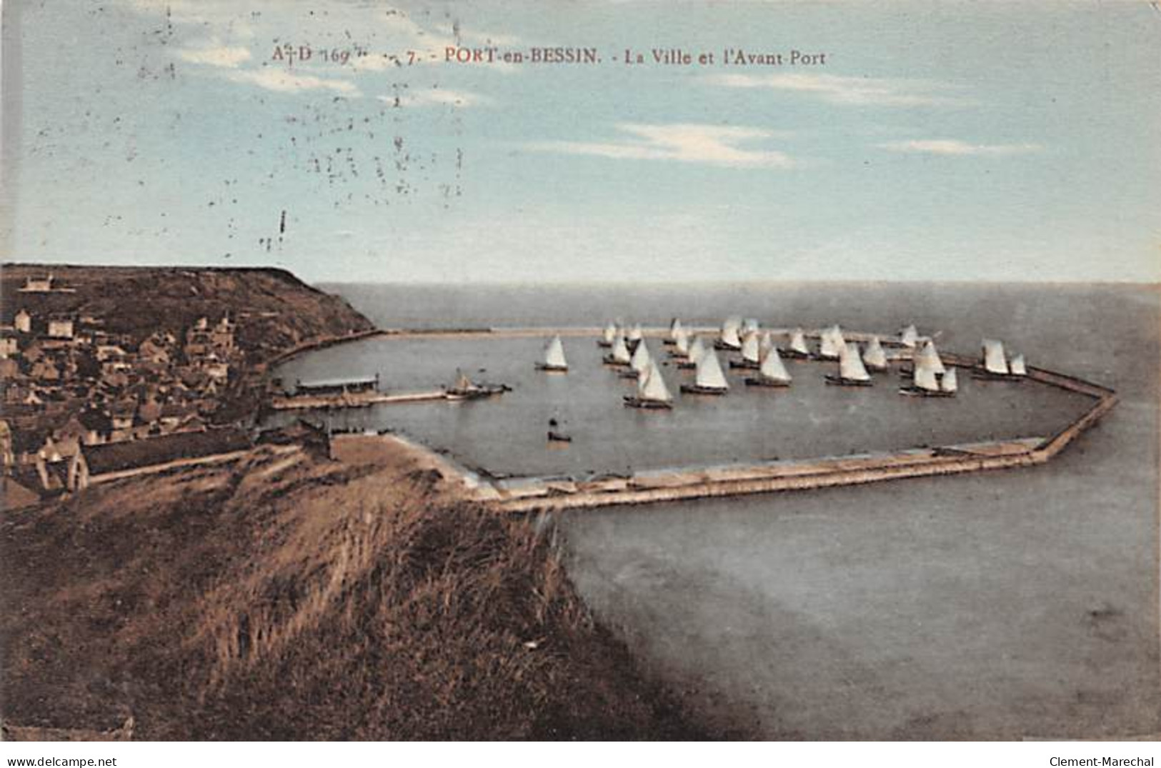 PORT EN BESSIN - La Ville Et L'Avant Port - Très Bon état - Port-en-Bessin-Huppain