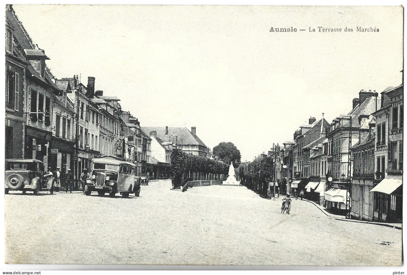 AUMALE - La Terrasse Des Marchés - Autobus - Aumale