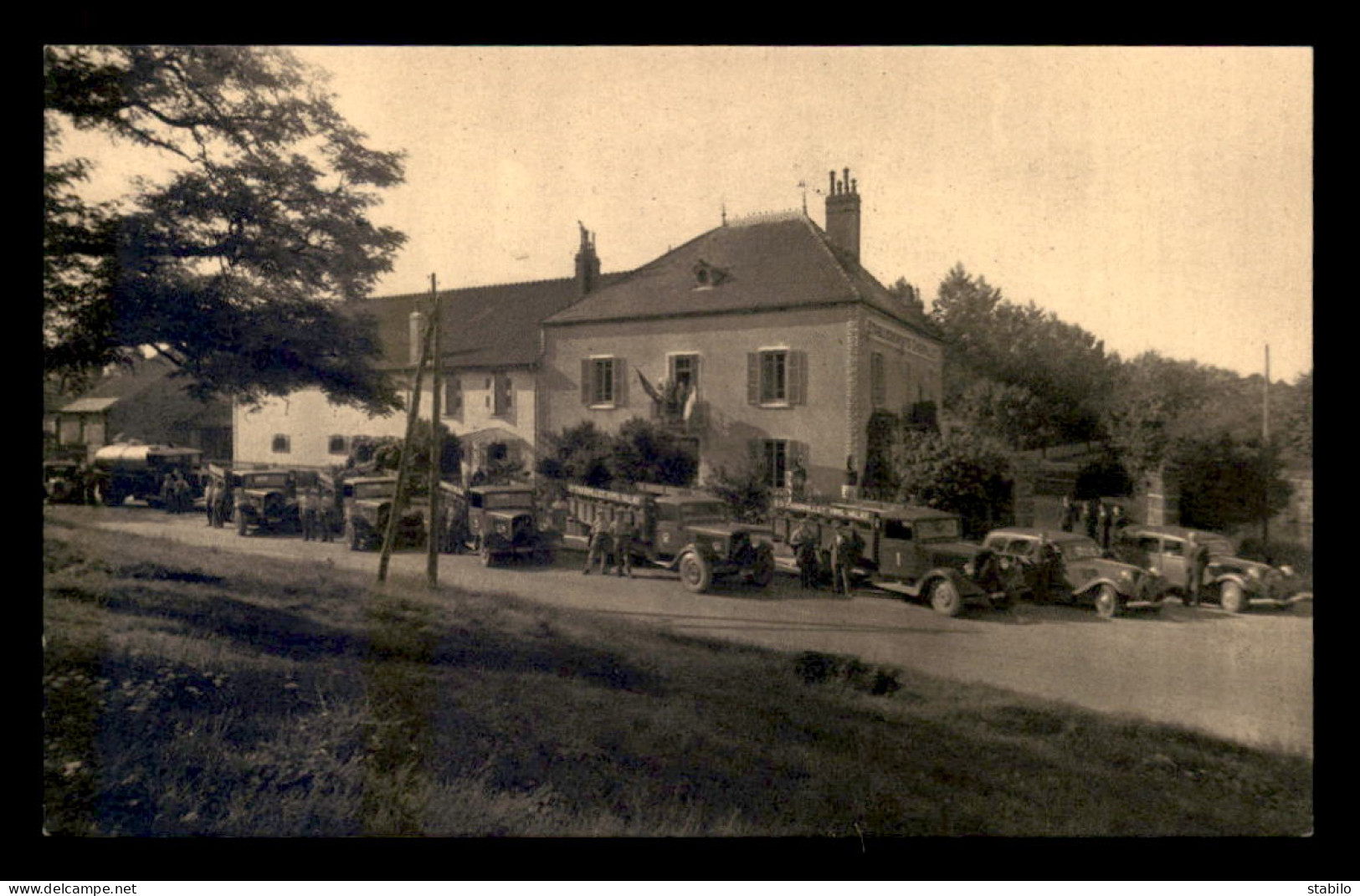 AUTOMOBILE - CAMIONS ET TRACTIONS CITROEN - LES CAMIONS DE LIVRAISONS DES ETS CHARPILLET A VALAY (HAUTE-SAONE) - Camions & Poids Lourds