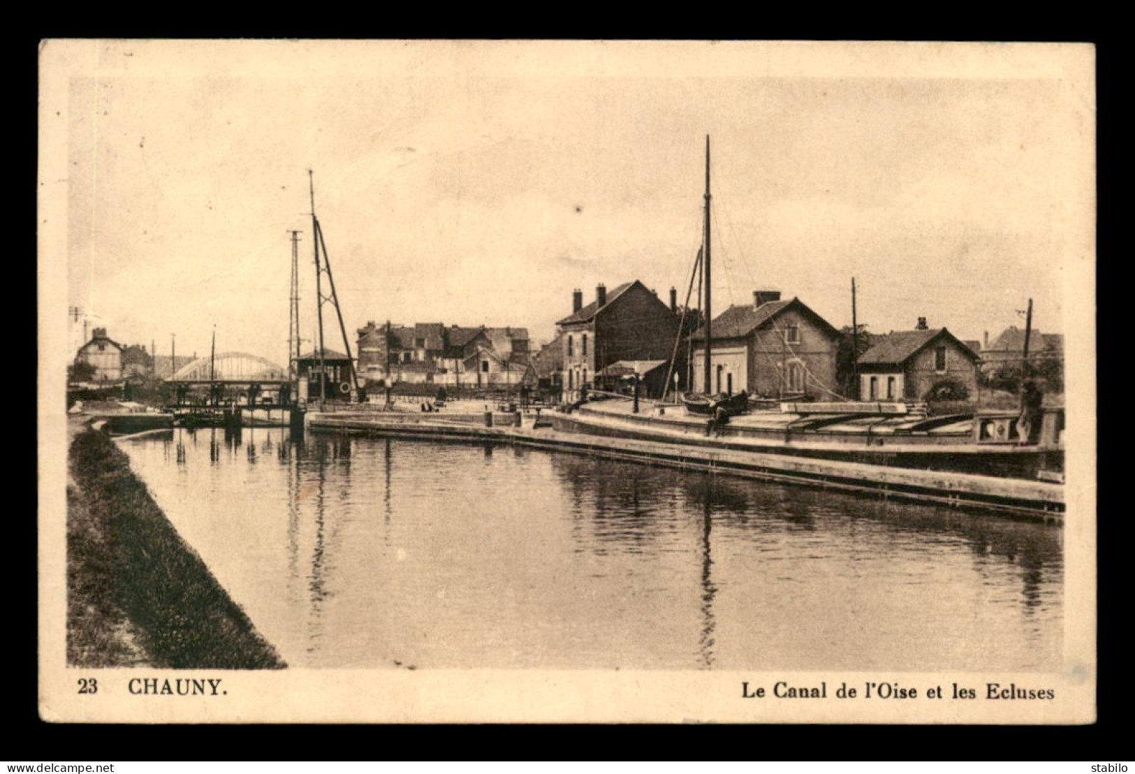 02 - CHAUNY - LE CANAL DE L'OISE ET LES ECLUSES - Chauny