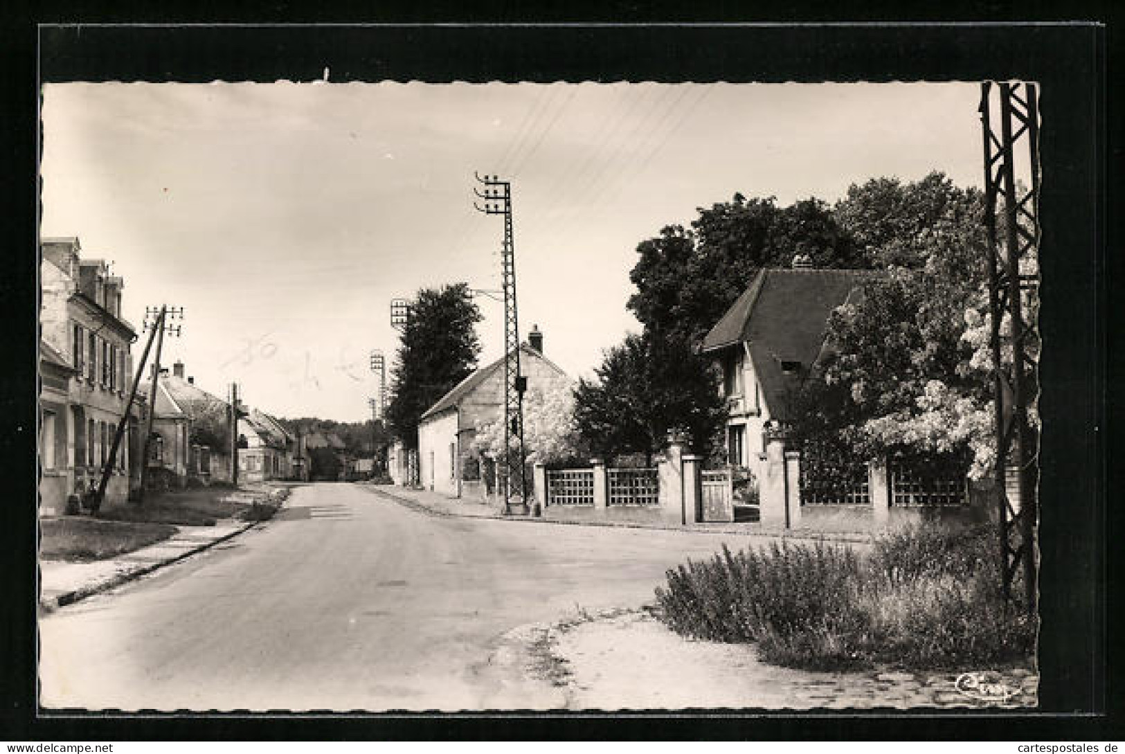 CPA Cuts, La Route De Noyon  - Noyon