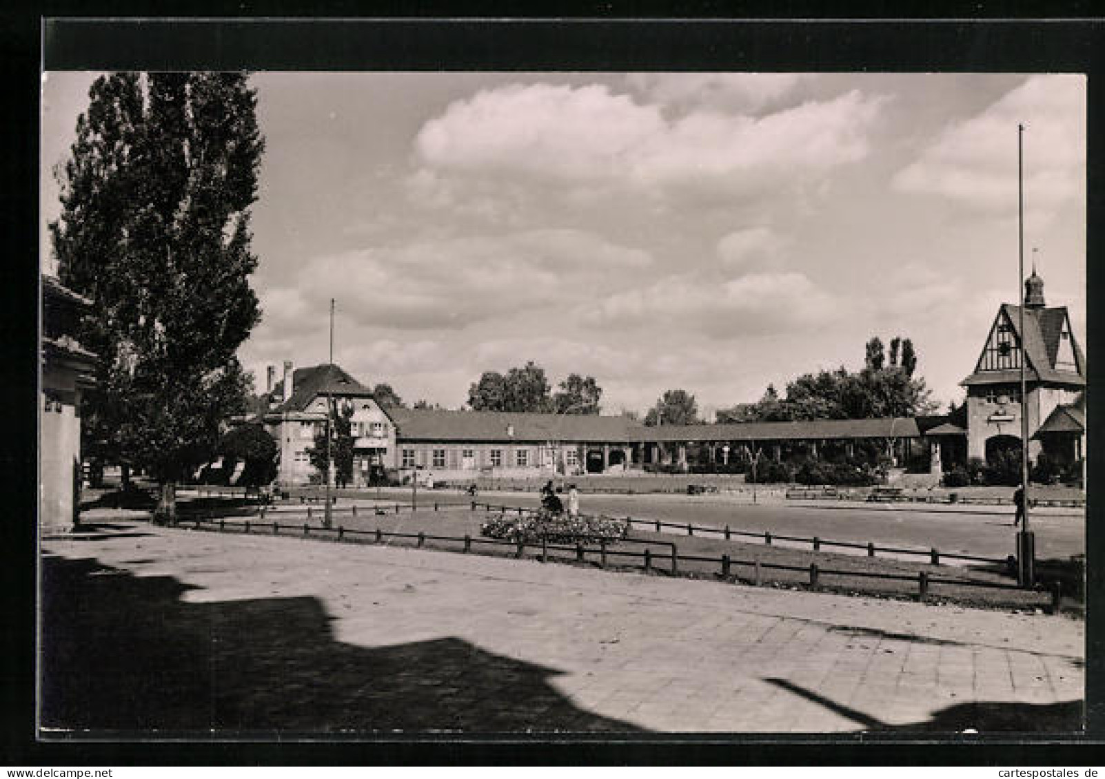 AK Bad Saarow-Pieskow, Bahnhofsplatz  - Bad Saarow