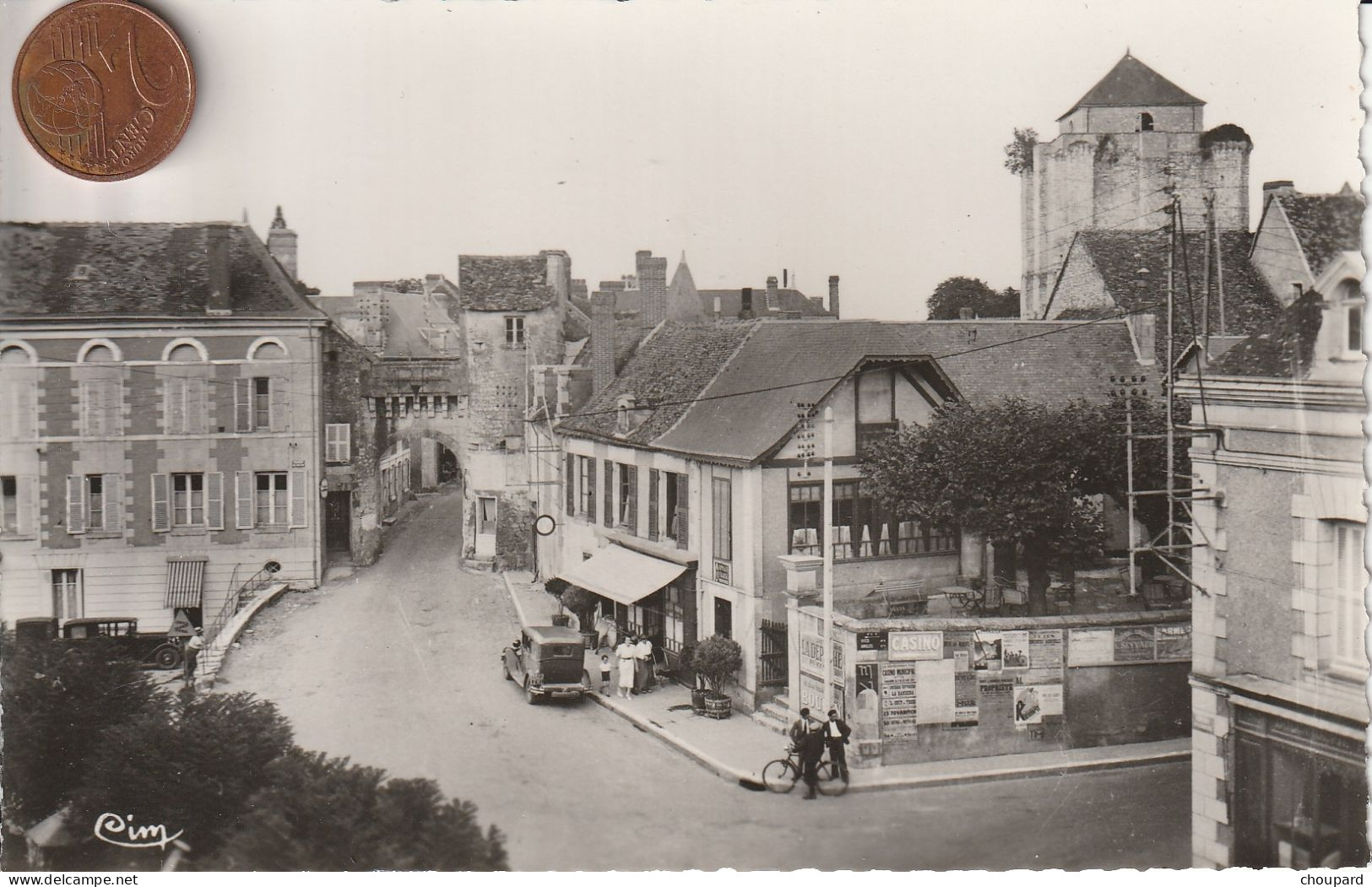 86 -  Carte Postale Semi Moderne De LA ROCHE POSAY   La Place De L'Eperon - La Roche Posay