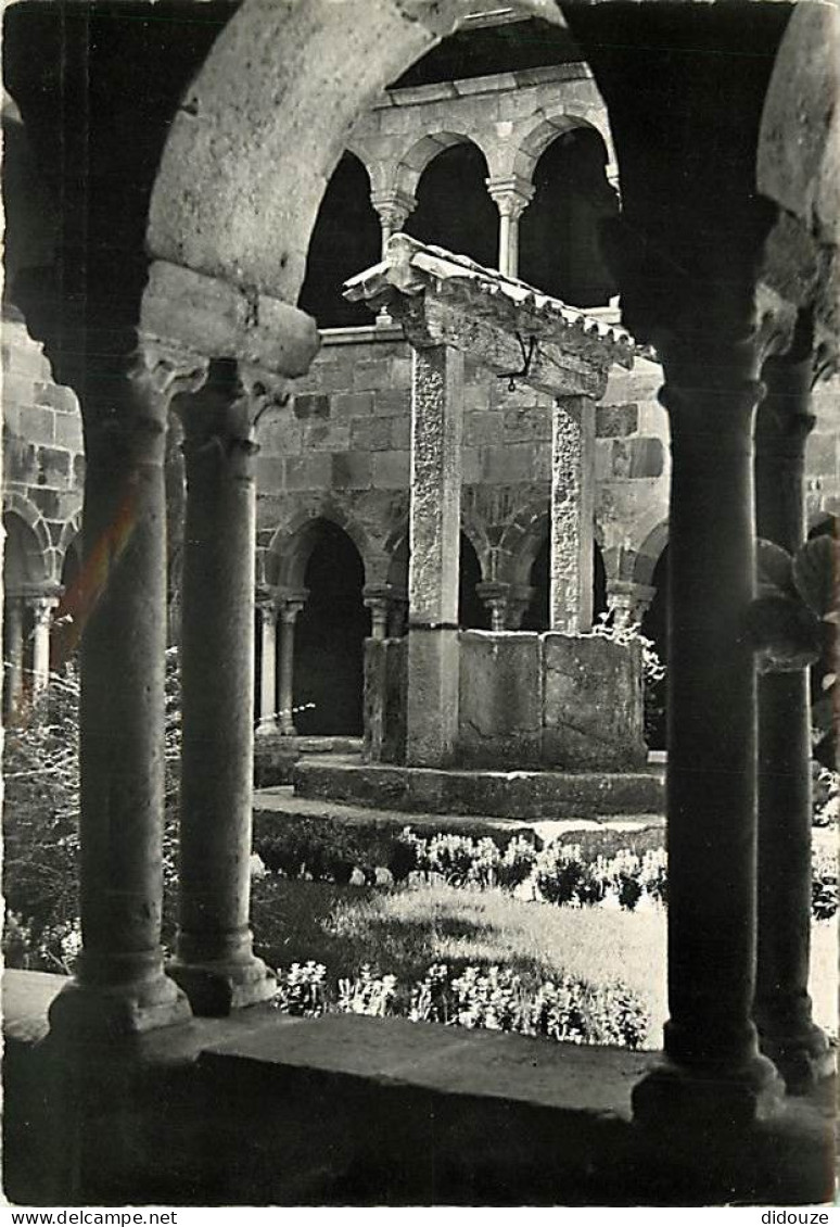 83 - Fréjus - Le Cloître Et Le Puits - Mention Photographie Véritable - CPSM Grand Format - Voir Scans Recto-Verso - Frejus