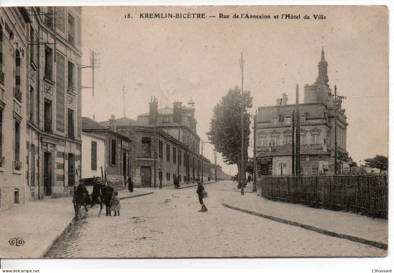 Carte Postale Ancienne Le Kremlin Bicêtre - Rue De L'Annexion Et L'Hôtel De Ville - Mairie - Kremlin Bicetre
