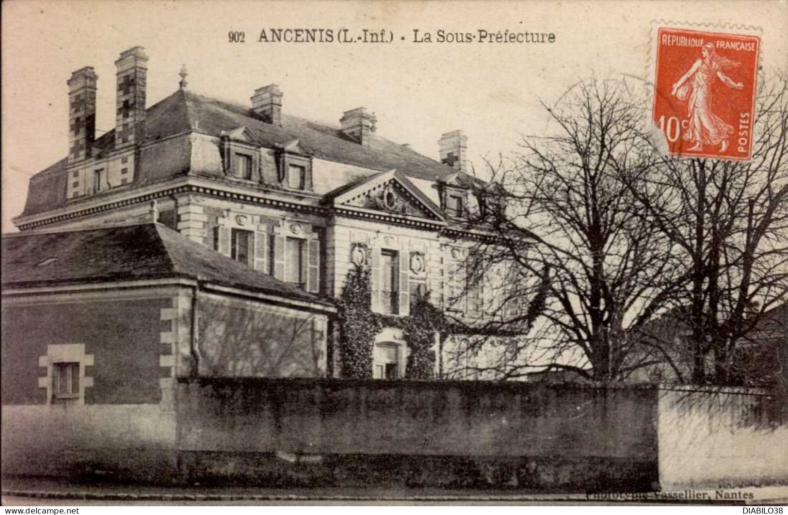 ANCENIS      ( LOIRE ATLANTIQUE ) LOT DE 2 CARTES  .  LA SOUS-PREFECTURE . LE PONT PRIS EN AVAL . ( ROUSSEUR ) - Ancenis