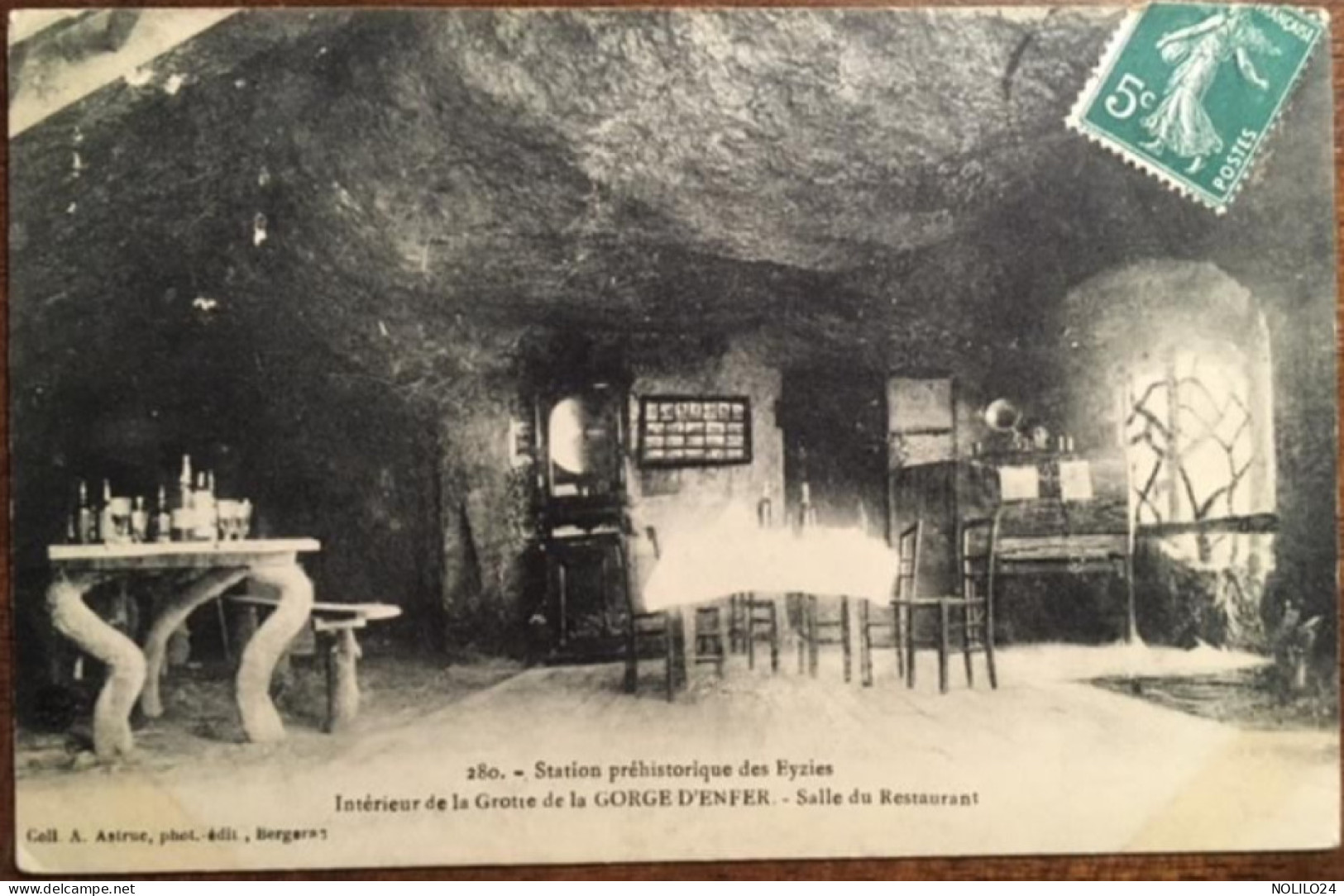 Cpa 24 Dordogne, Les Eyzies, Intérieur Des Grottes De La Gorge D'Enfer La Salle Du Restaurant, éd Astruc - Les Eyzies