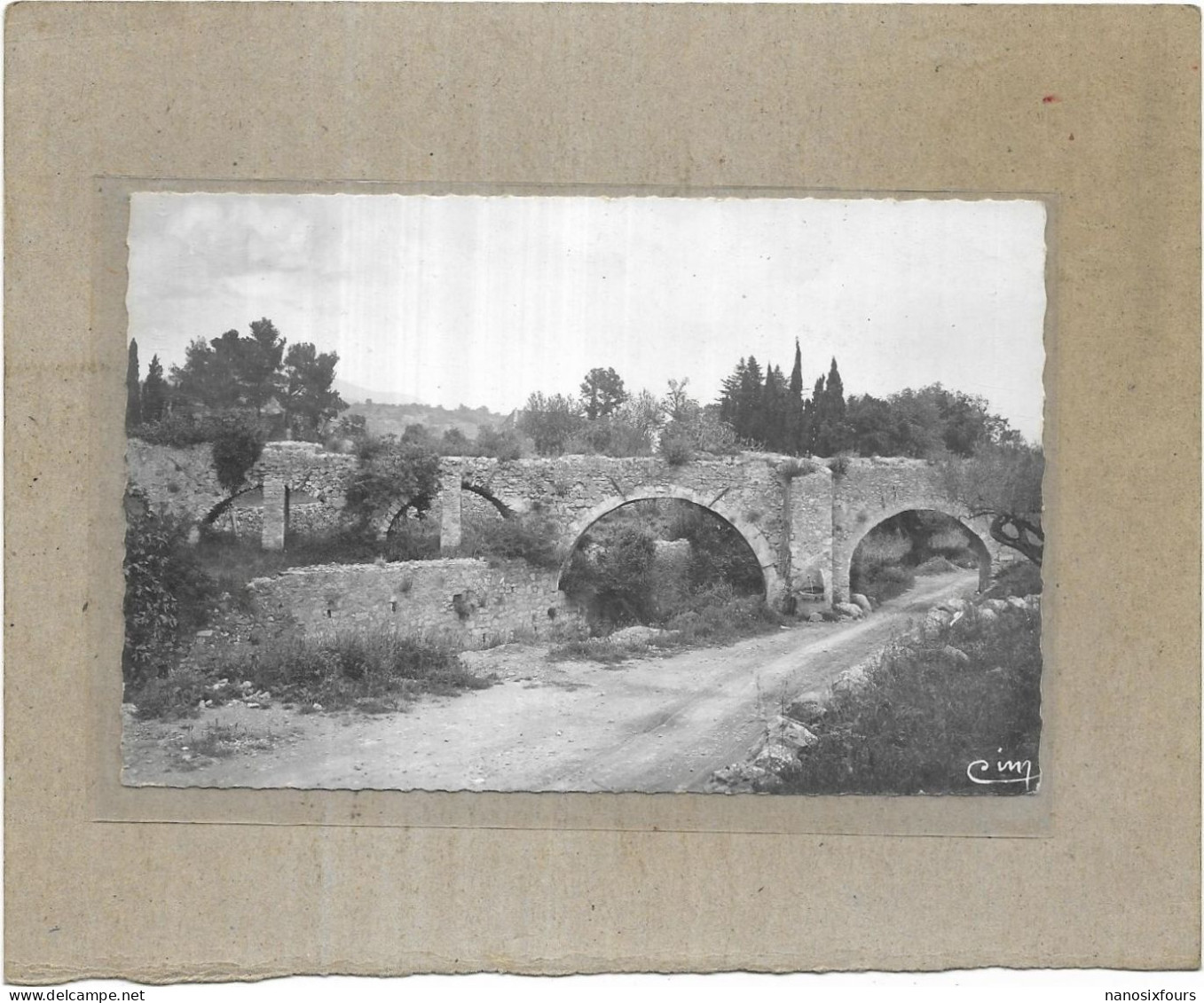 D 83.  CUERS..  VUE DE L AQUEDUC ROMAIN - Cuers