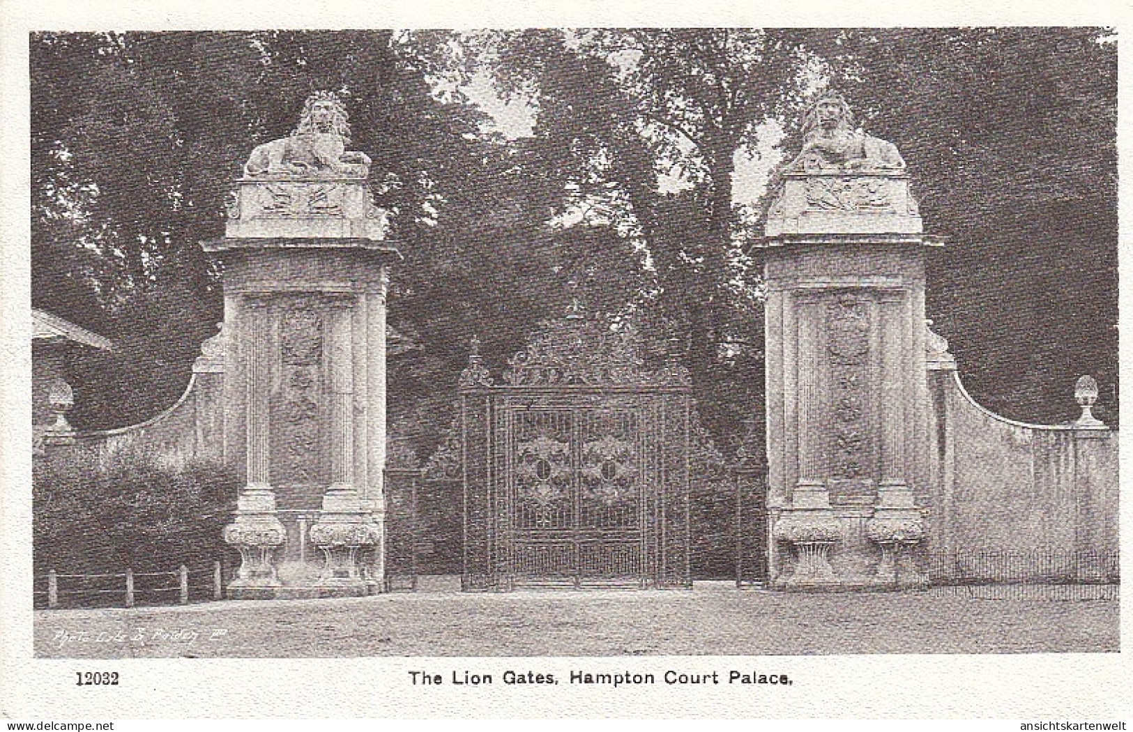 Hampton Court Palace, The Lion Gates Ngl #E5226 - Autres & Non Classés