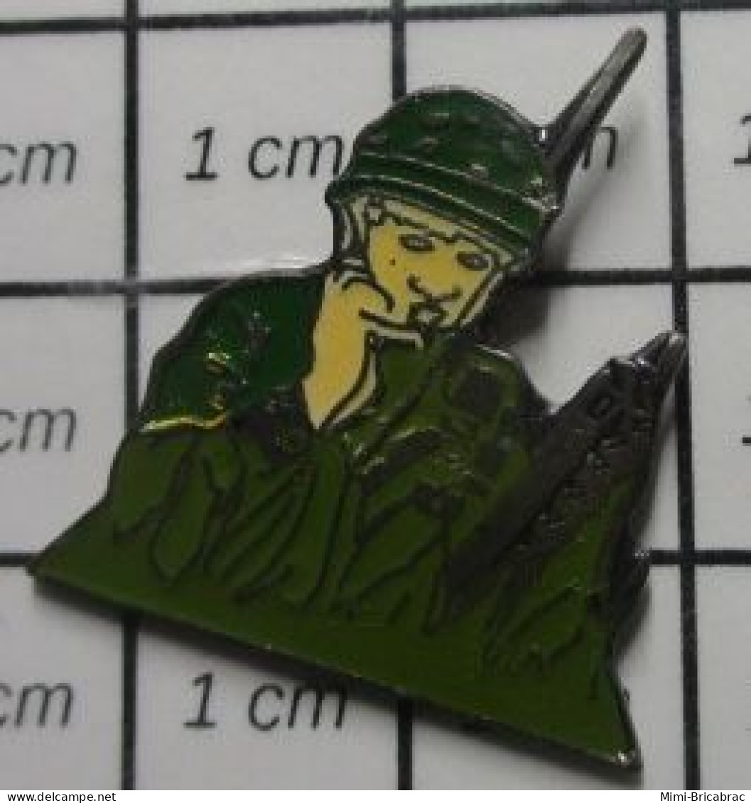 1818A Pin's Pins / Beau Et Rare : MILITARIA / SOLDAT A LA RADIO  Pour La Tenaille Dans La Foret De Machecoul ? - Army