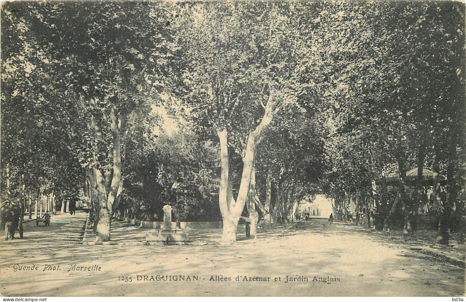 83 - DRAGUIGNAN - ALLEES D'AZEMAR ET JARDIN ANGLAIS - Guende Phot. Marseille - 1255 - Draguignan