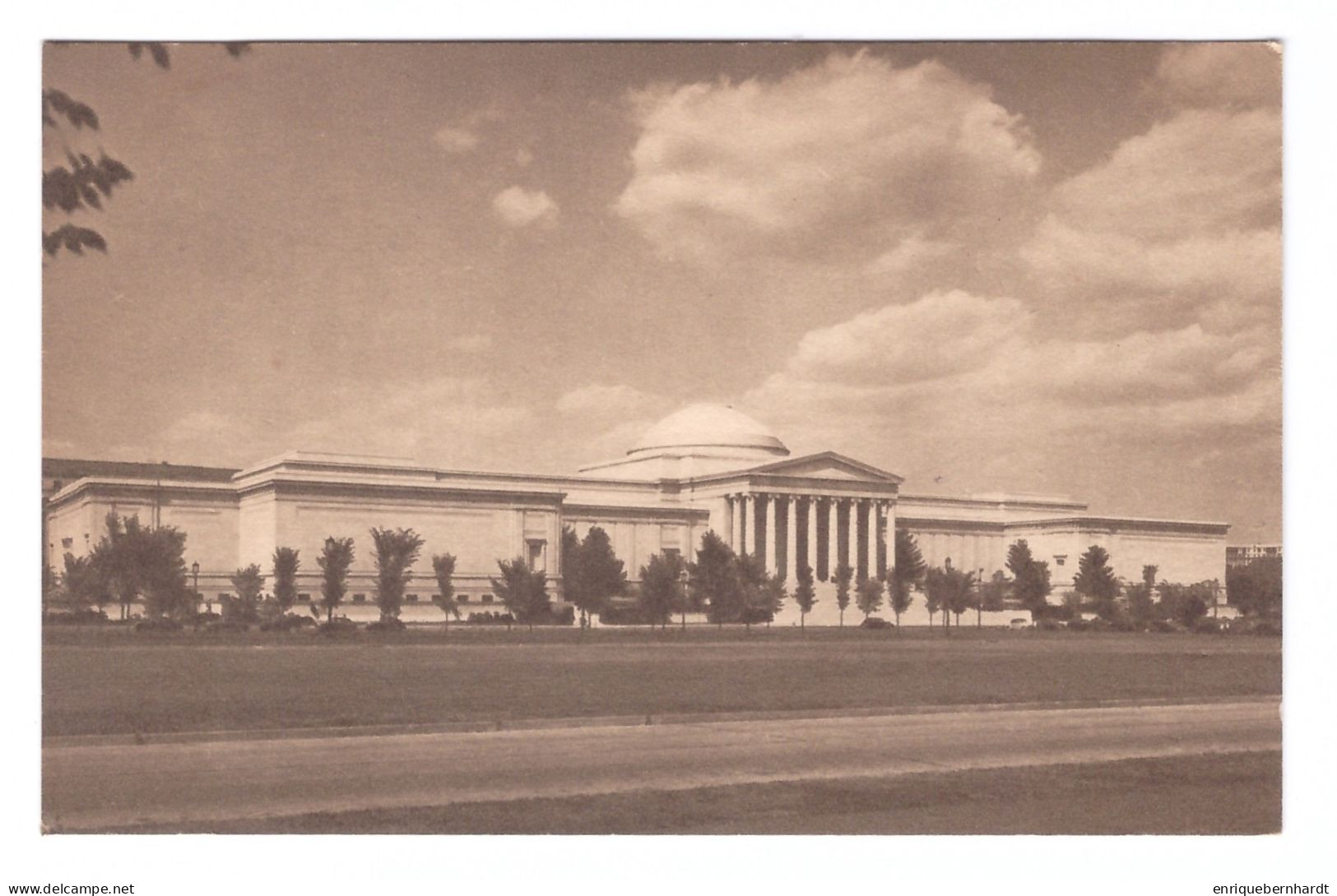 UNITED STATES // WASHINGTON D. C. // NATIONAL GALLERY OF ART // VIEW OF THE BUILDING FROM THE MALL - Musées