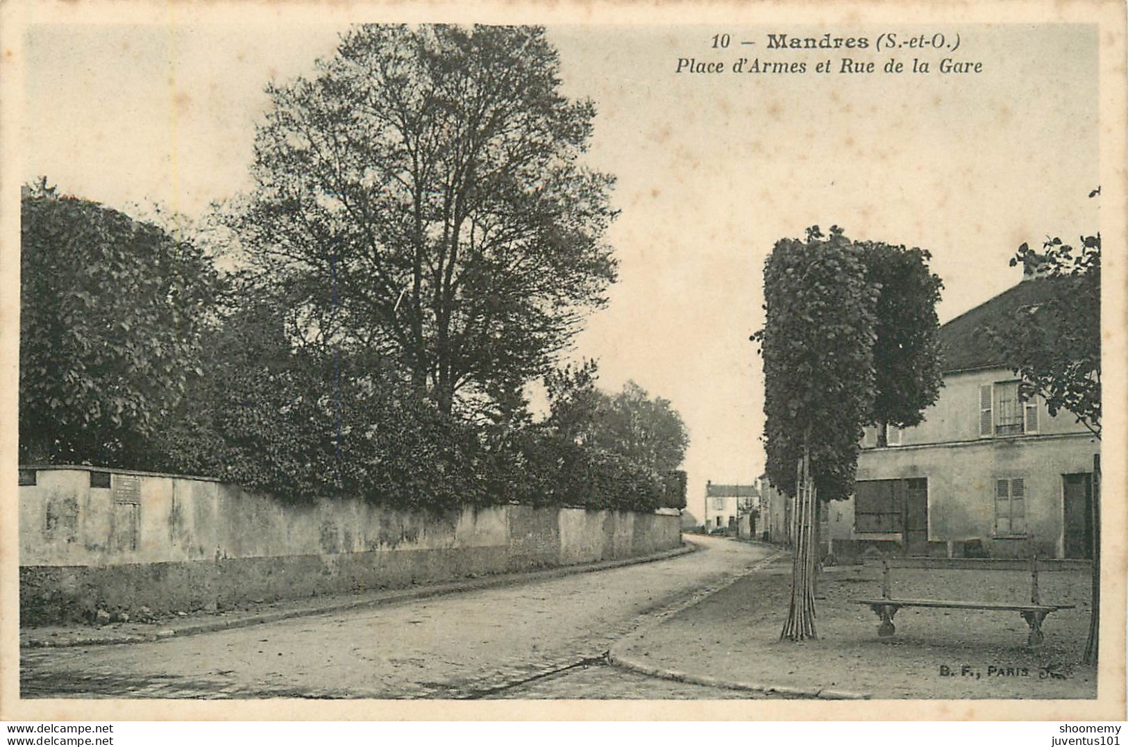 CPA Mandres-Place D'Armes Et Rue De La Gare     L1517 - Mandres Les Roses