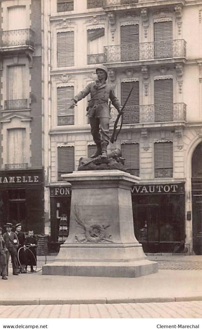 PARIS - La Statue Du Sergent Bobillot - Très Bon état - District 11