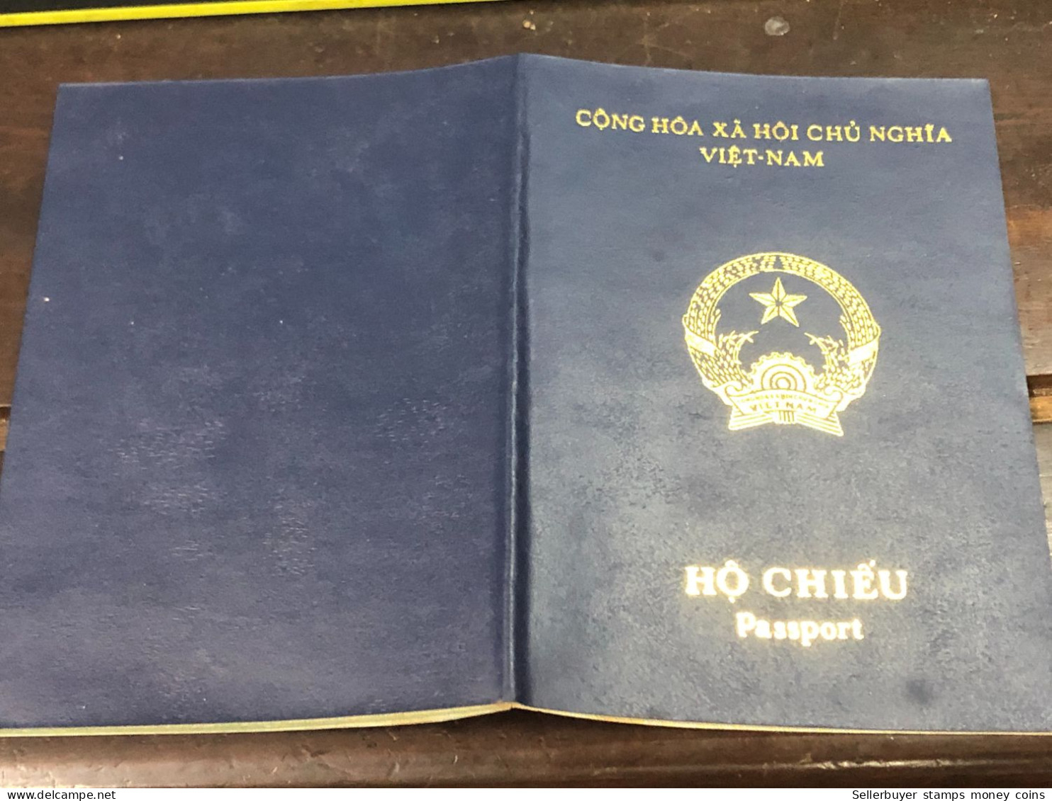 VIET NAM -OLD-ID PASSPORT-name-LE VAN THONG-2001-1pcs Book - Sammlungen