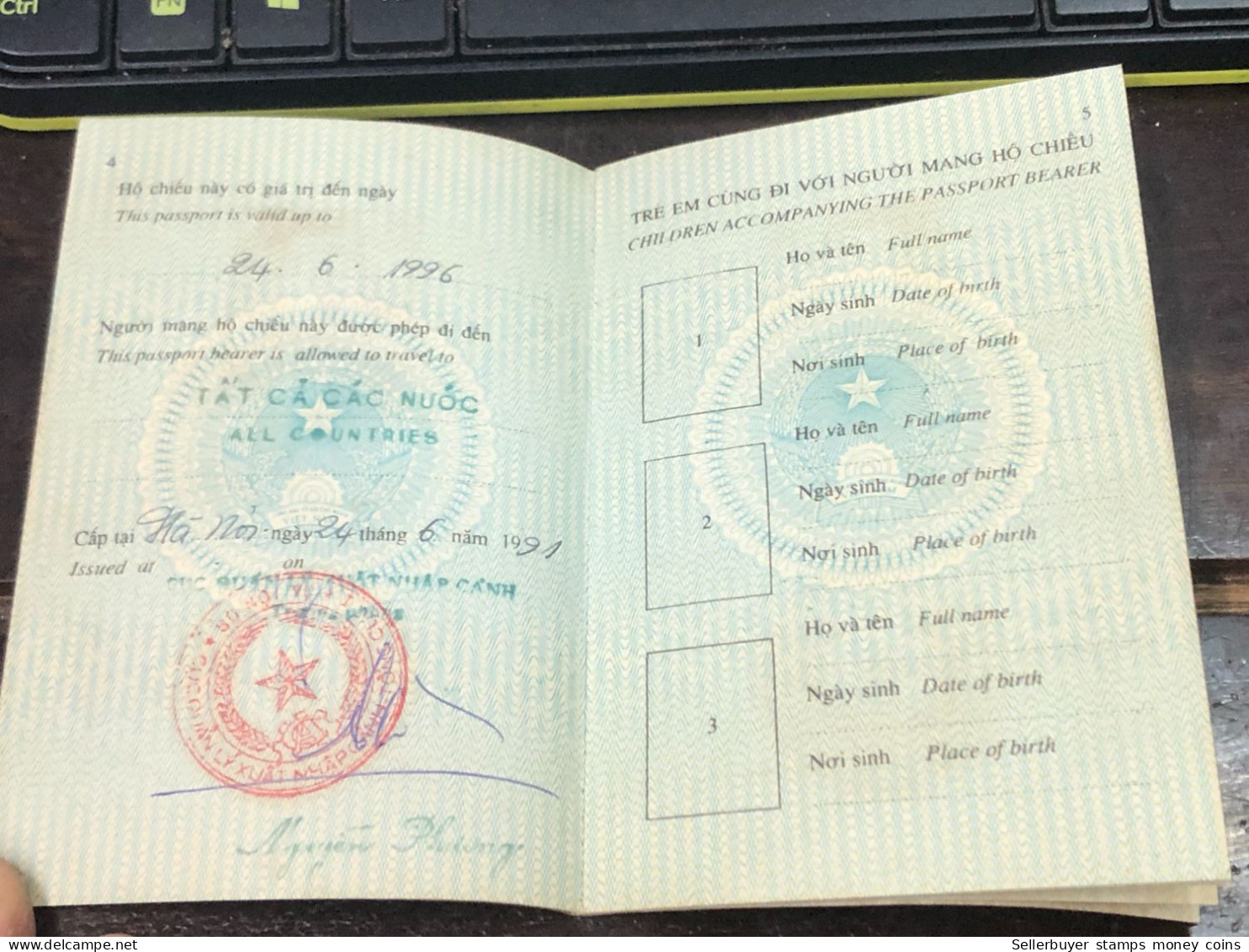 VIET NAM -OLD-ID PASSPORT-name-LE THI THUY TIEN-2001-1pcs Book - Verzamelingen