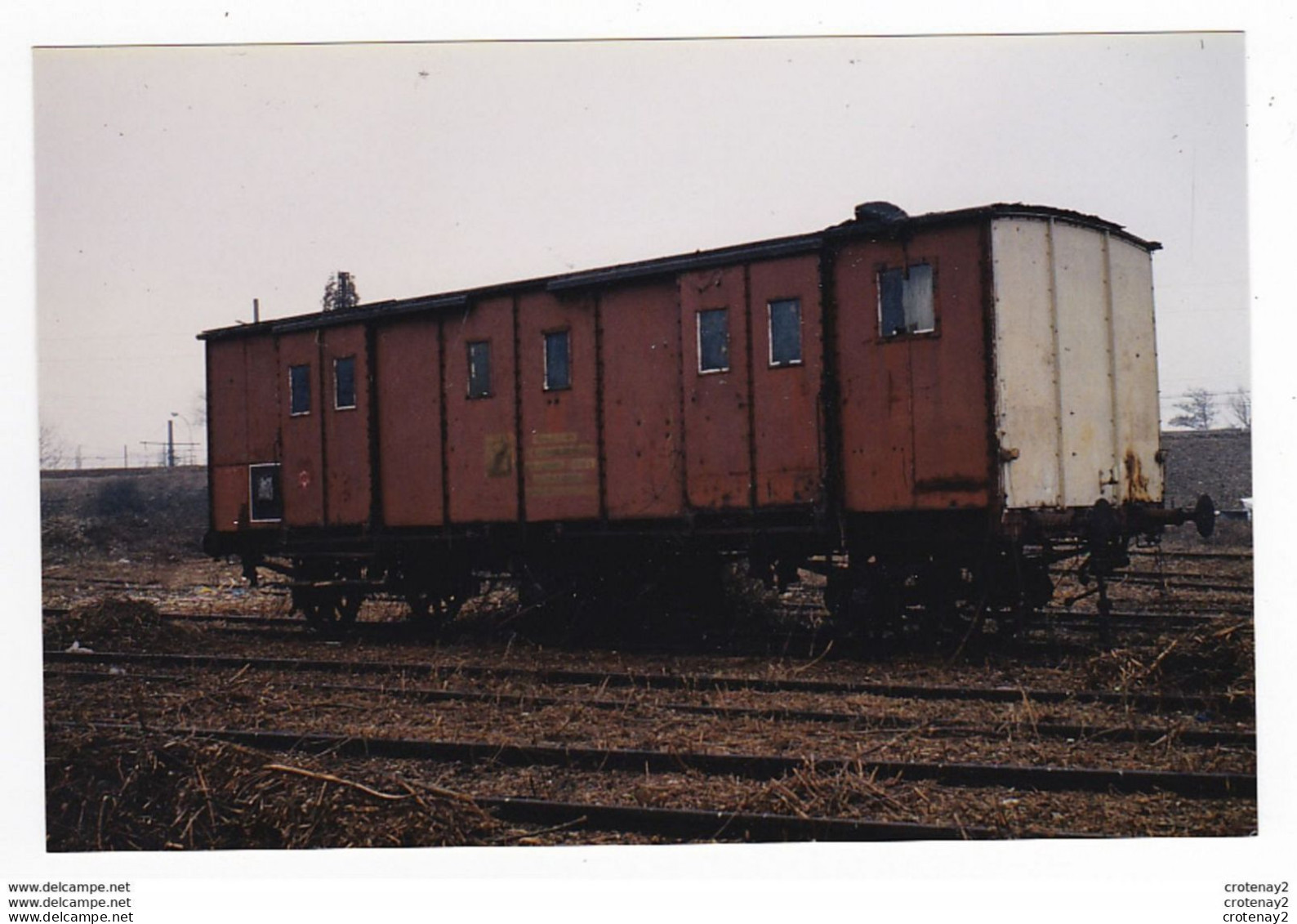 PHOTO Originale TRAINS Wagon De Service Ancien Fourgon SNCF à Essieux - Treinen