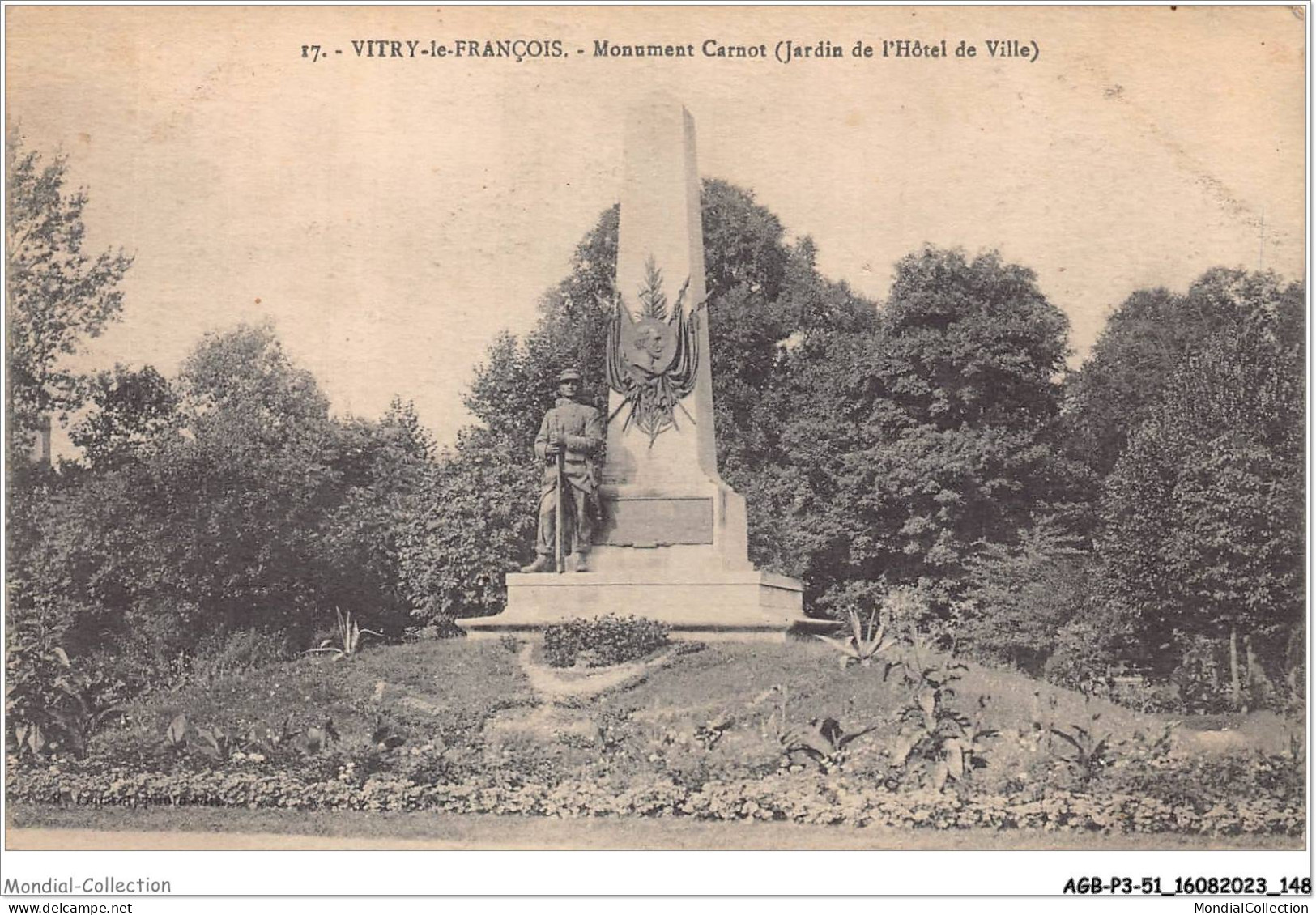 AGBP3-51-0253 -VITRY-LE-FRANCOIS - Monument Carnot - Jardin De L'hotel De Ville  - Vitry-le-François