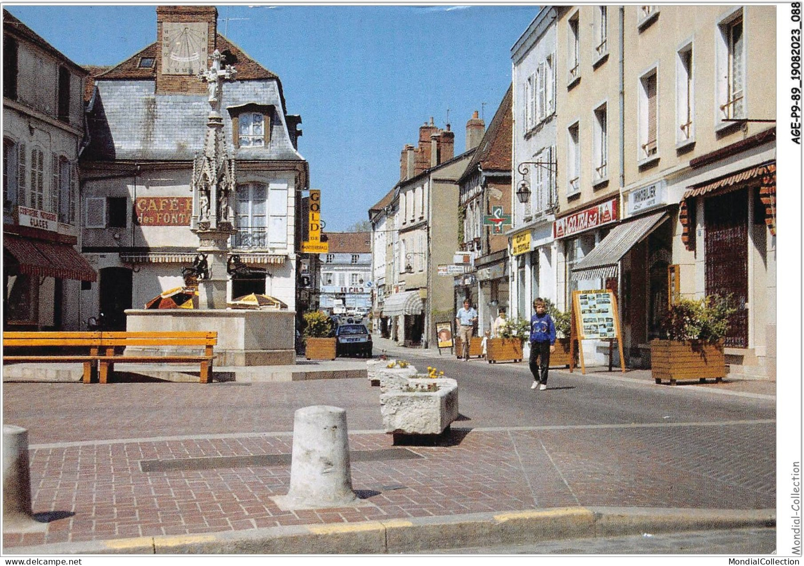 AGEP9-89-0857 - SAINT-FLORENTIN - Place Des Fontaines - Cliché J-j Dubray - Saint Florentin