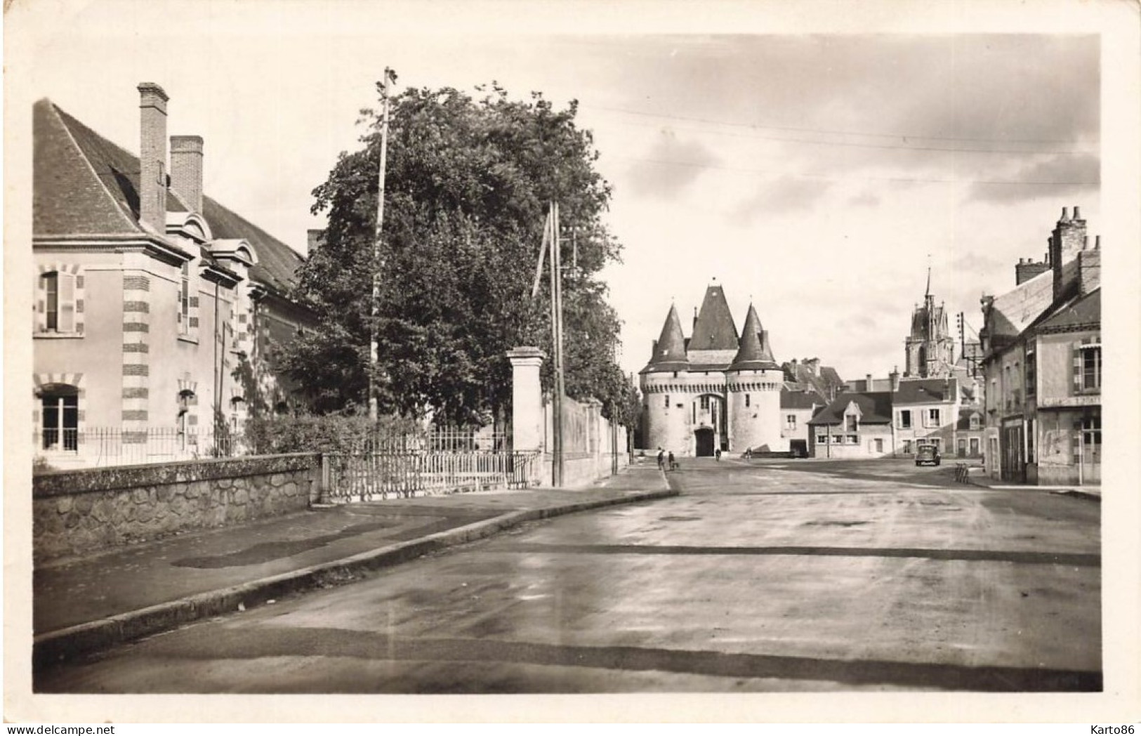 La Ferté Bernard * Place , Hôpital Et Porte De Ville - La Ferte Bernard