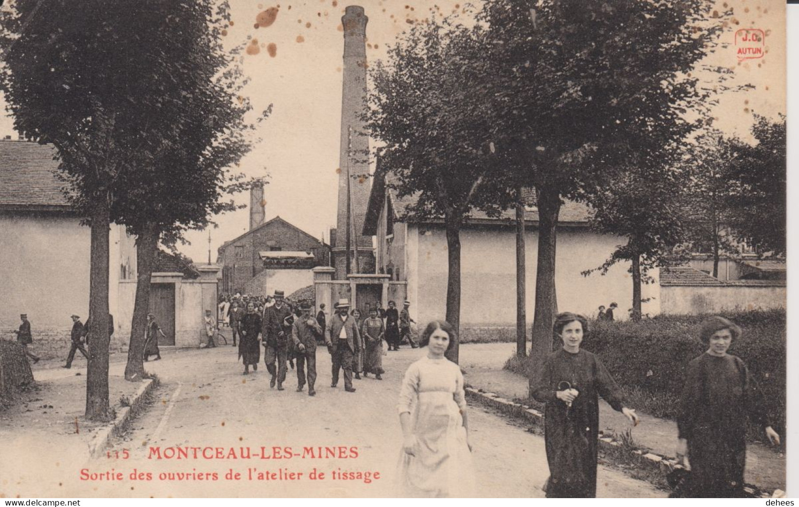 71 - Montceau-les-Mines, Sortie Des Ouvriers De L'Atelier De Tissage - Montceau Les Mines