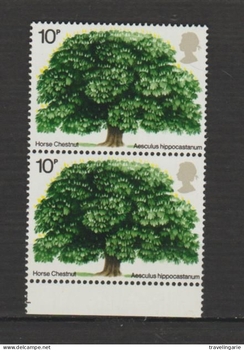 Great Britain 1974 British Trees 2nd Issue Vertical Pair With With Selvage MNH ** - Bomen