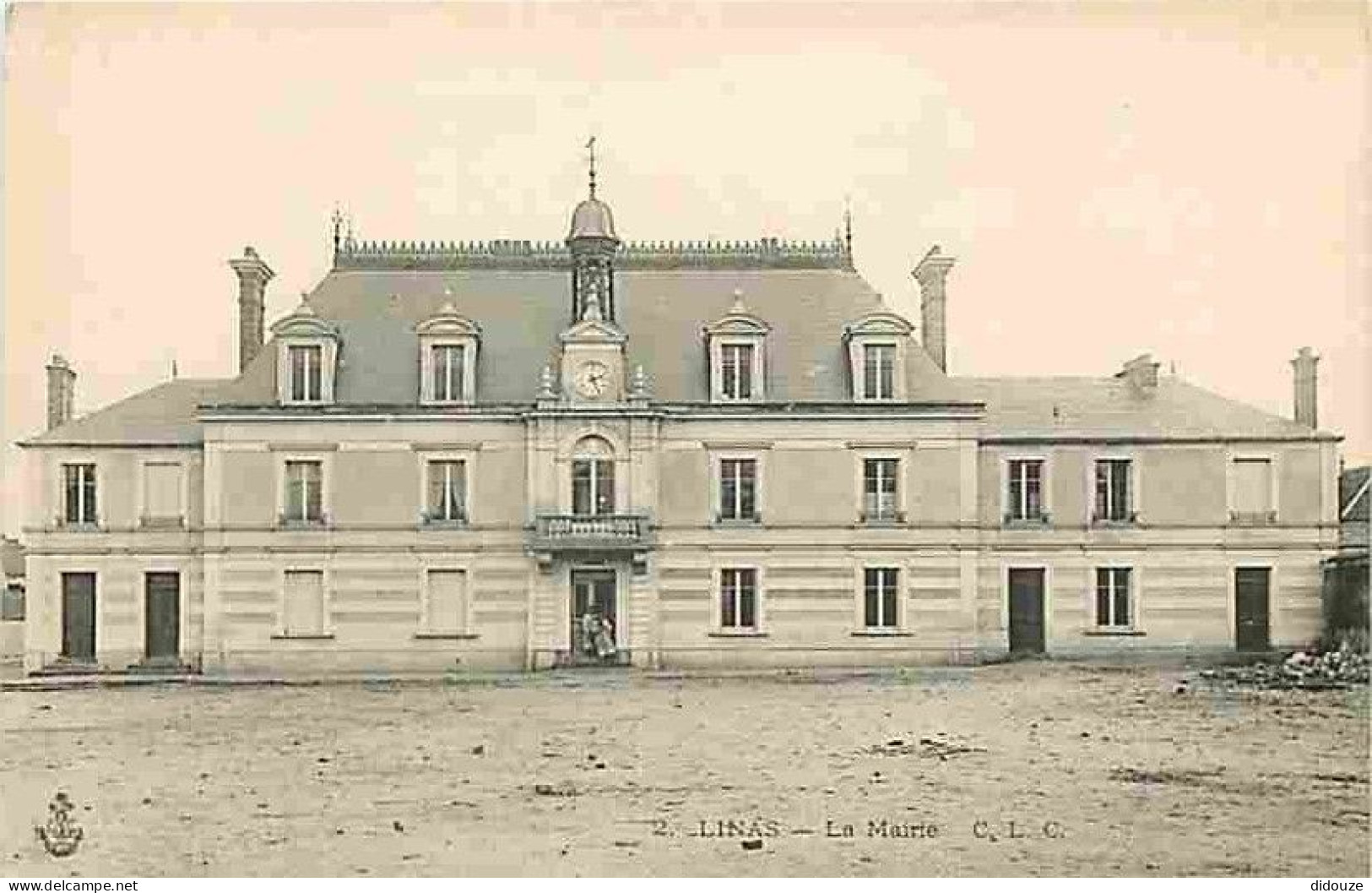 91 - Montlhéry - La Mairie - Animé - CPA - Voir Scans Recto-Verso - Montlhery