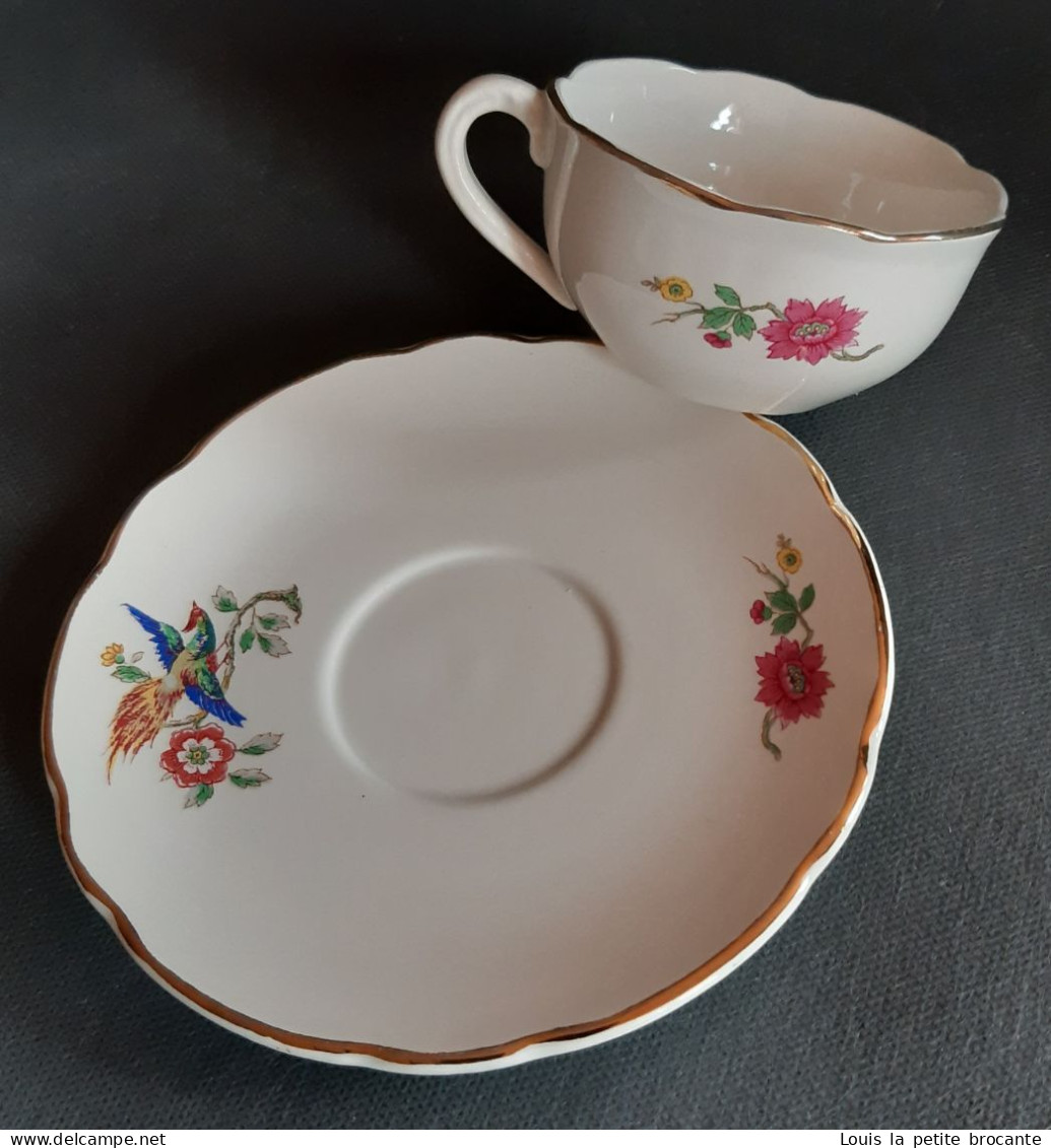 Lot 350 - 1 Tasse En Faïence De DIGOIN SARREGUEMINES, Oiseau De Paradis. Fleurs Identiques Sur Tasse Et Soucoupe - Kopjes