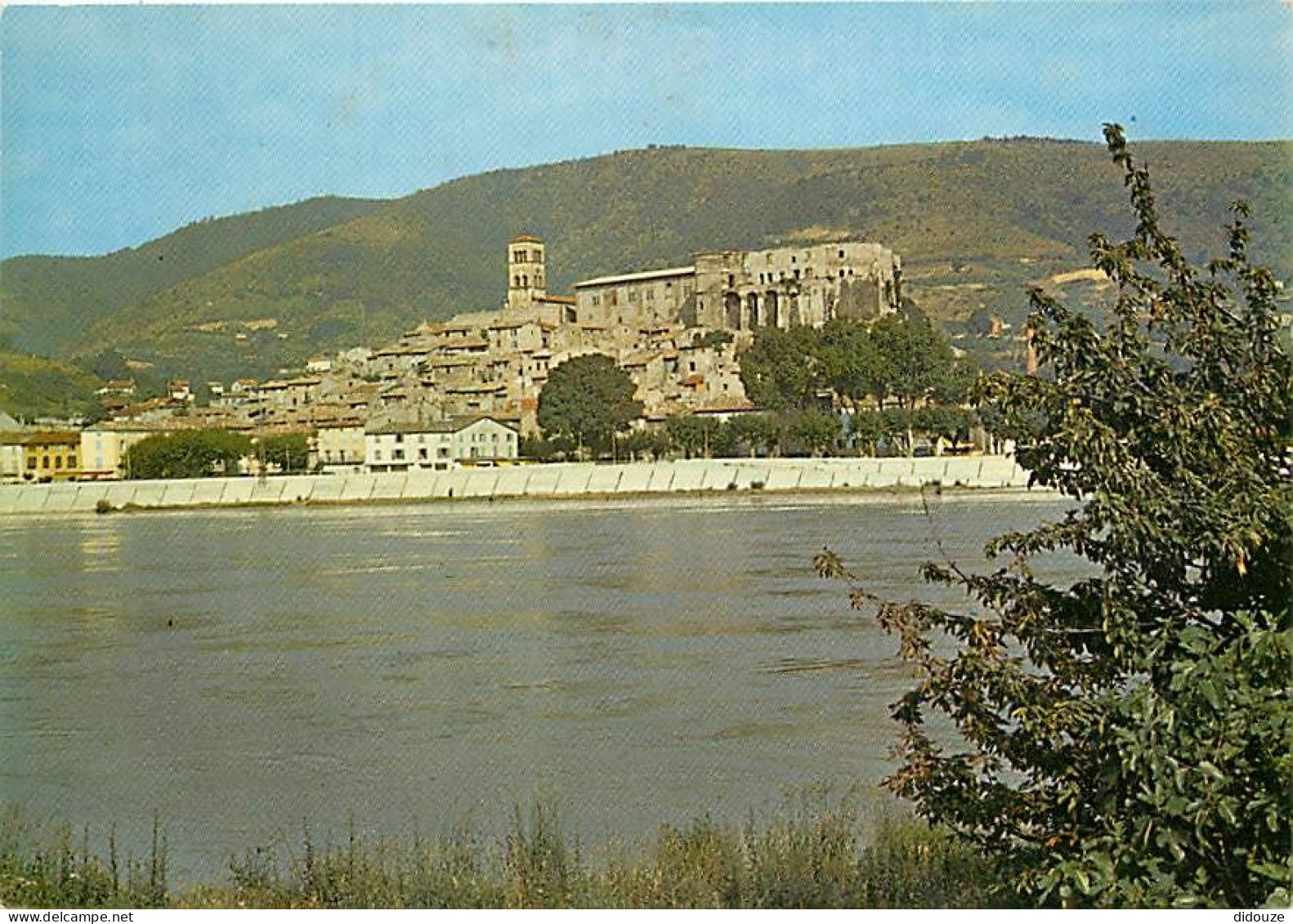 07 - La Voulte Sur Rhone - Vue Générale Et Le Château - CPM - Voir Scans Recto-Verso - La Voulte-sur-Rhône