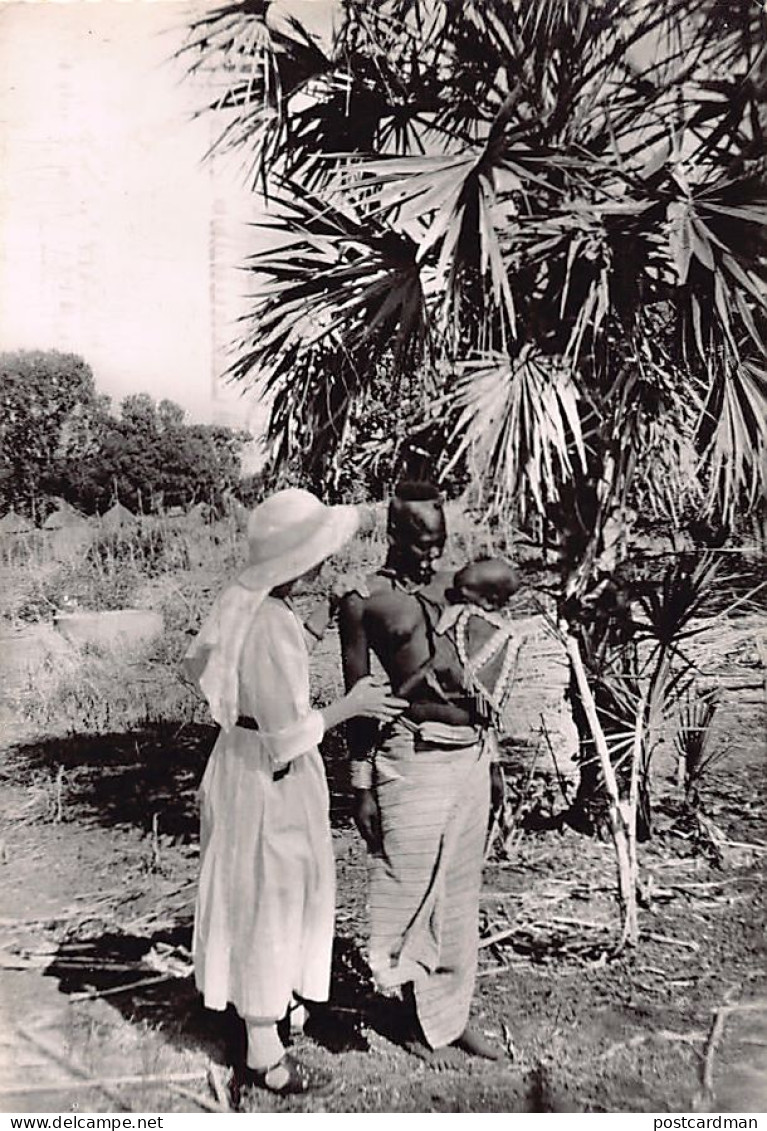 Cameroun - Mission De Dukula - Consultation Médicale De Plein Air - TAILLE DE LA CARTE POSTALE 15 Cm. Par 10 Cm. - POSTC - Kameroen