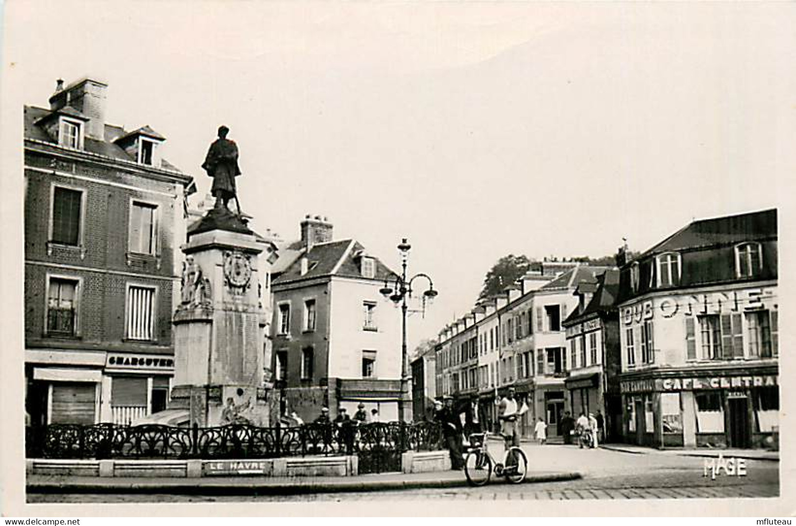 76* BOLBEC Place Du Monument  CPSM(9x14cm)     MA108,1290 - Bolbec