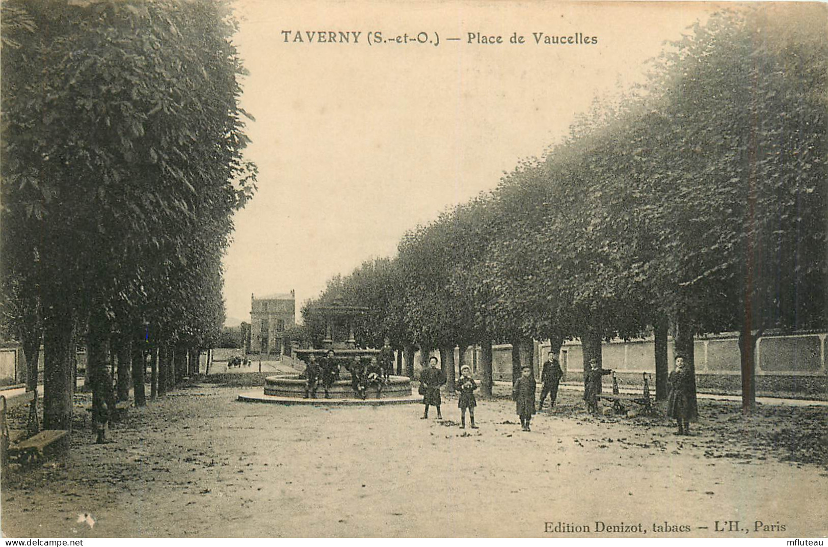 95* TAVERNY   Place De Versailles      RL29,1704 - Taverny