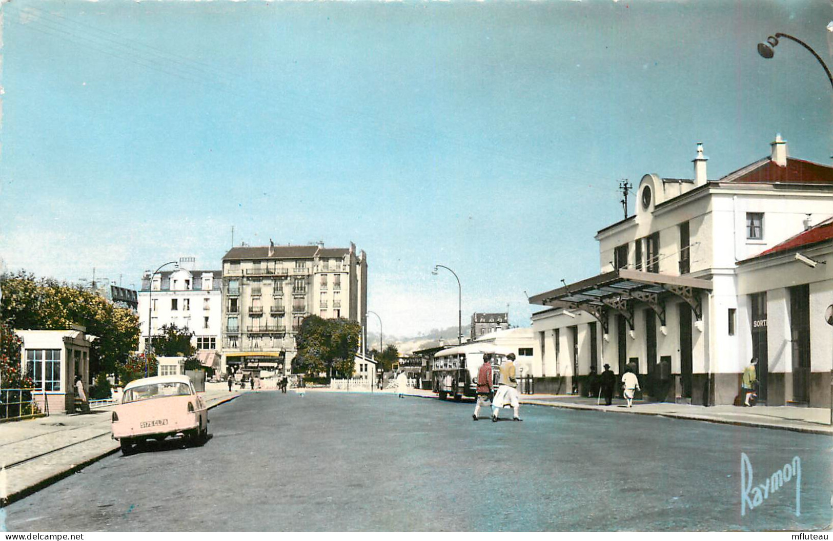 95* ARGENTEUIL  La Place De La Gare  (CPSM Format 9x14cm)      RL29,1599 - Argenteuil