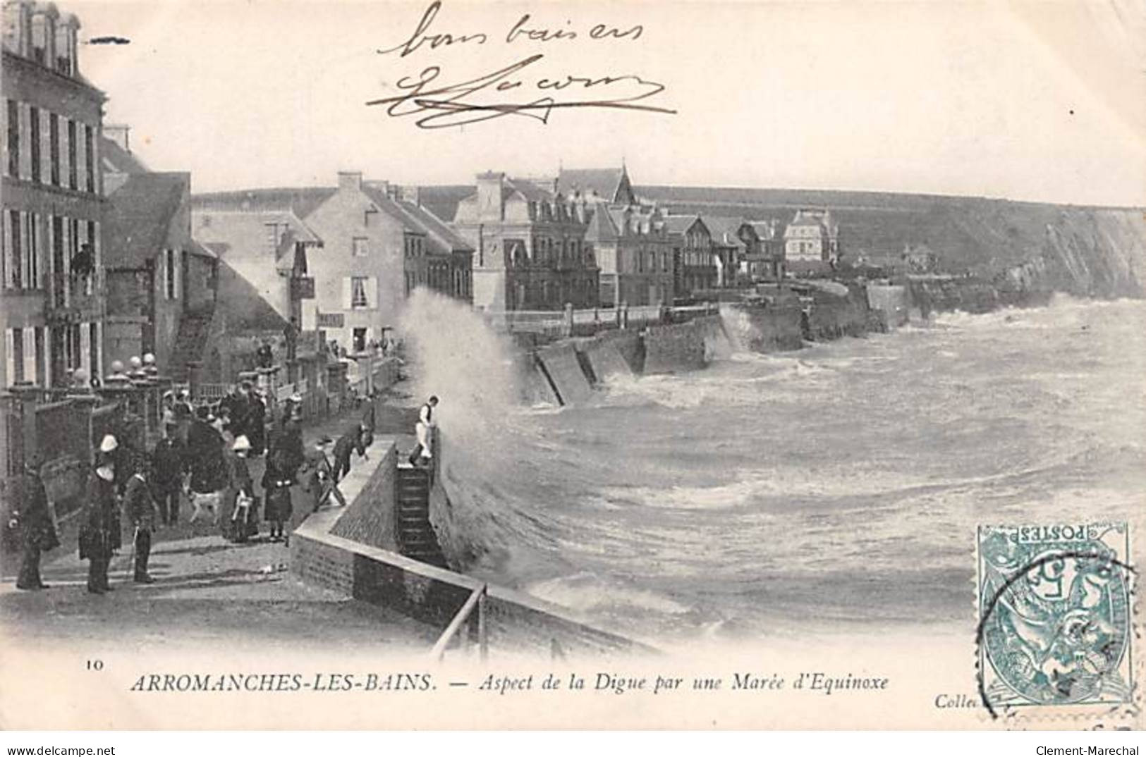 ARROMANCHES LES BAINS - Aspect De La Digue Par Une Marée D'Equinoxe - Très Bon état - Arromanches