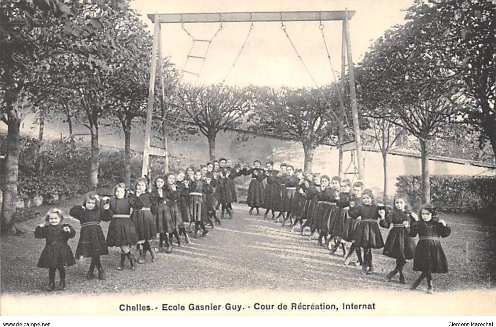 CHELLES - Ecole Gasnier Guy - Cour De Récréation, Internat - Très Bon état - Chelles