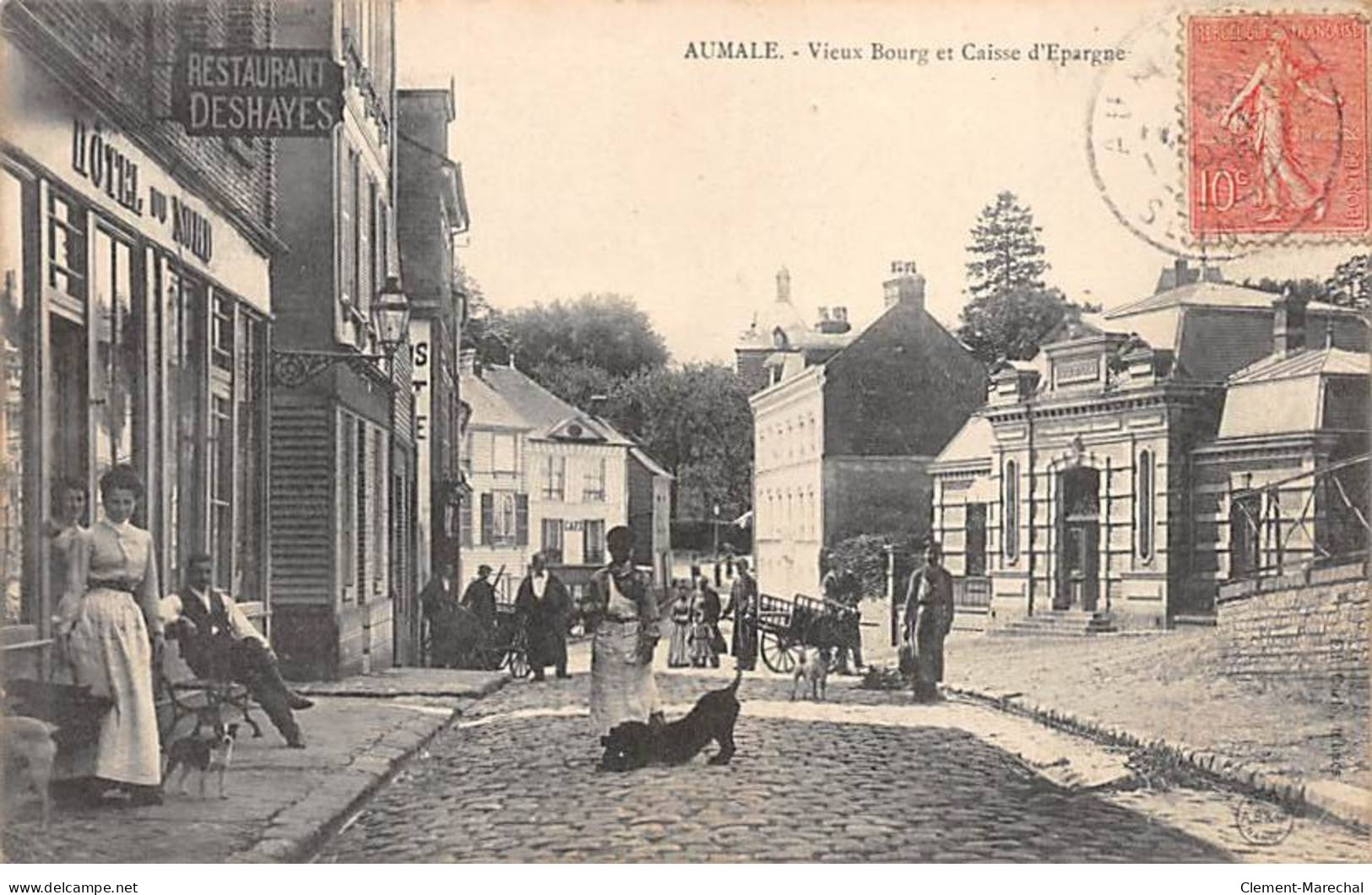 AUMALE - Vieux Bourg Et Caisse D'Epargne - Très Bon état - Aumale