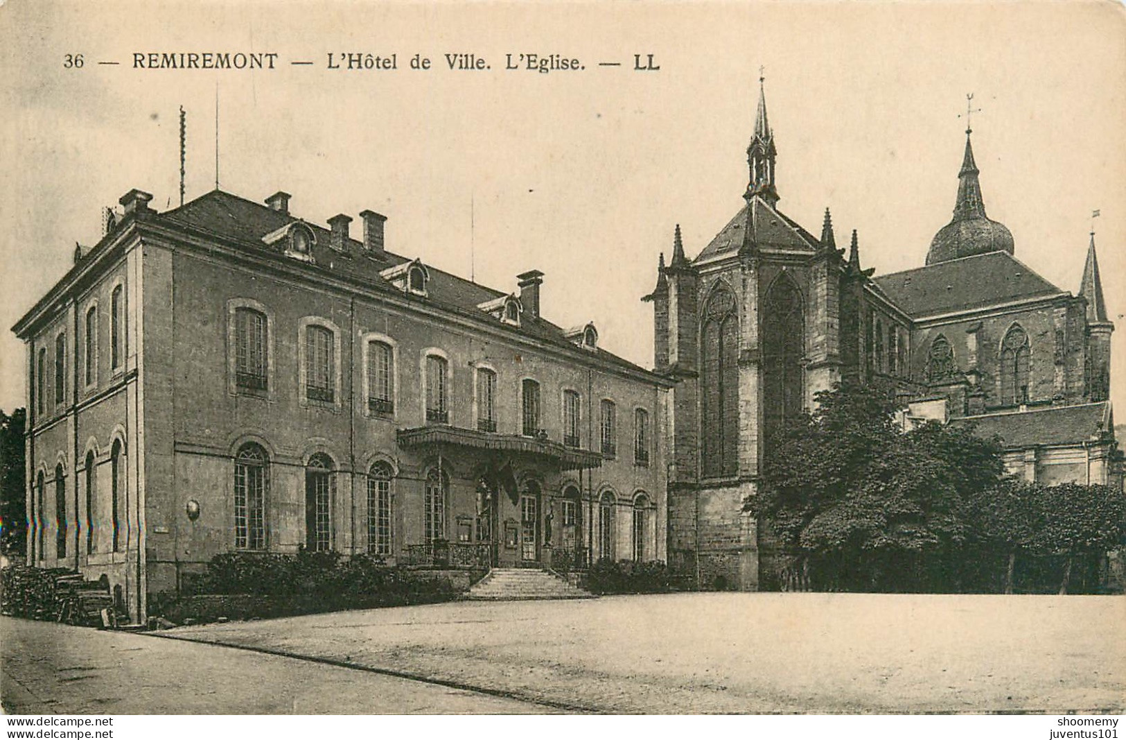 CPA Remiremont-L'hôtel De Ville-L'église-36       L2210 - Remiremont