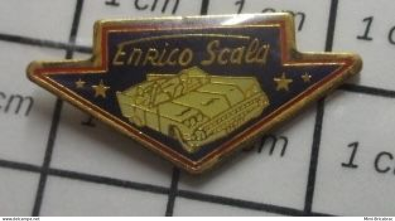 510F Pin's Pins / Beau Et Rare : AUTOMOBILES / VOITURE AMERICAINE ANNEES 50/60 ENRICO SCALA - Sonstige & Ohne Zuordnung