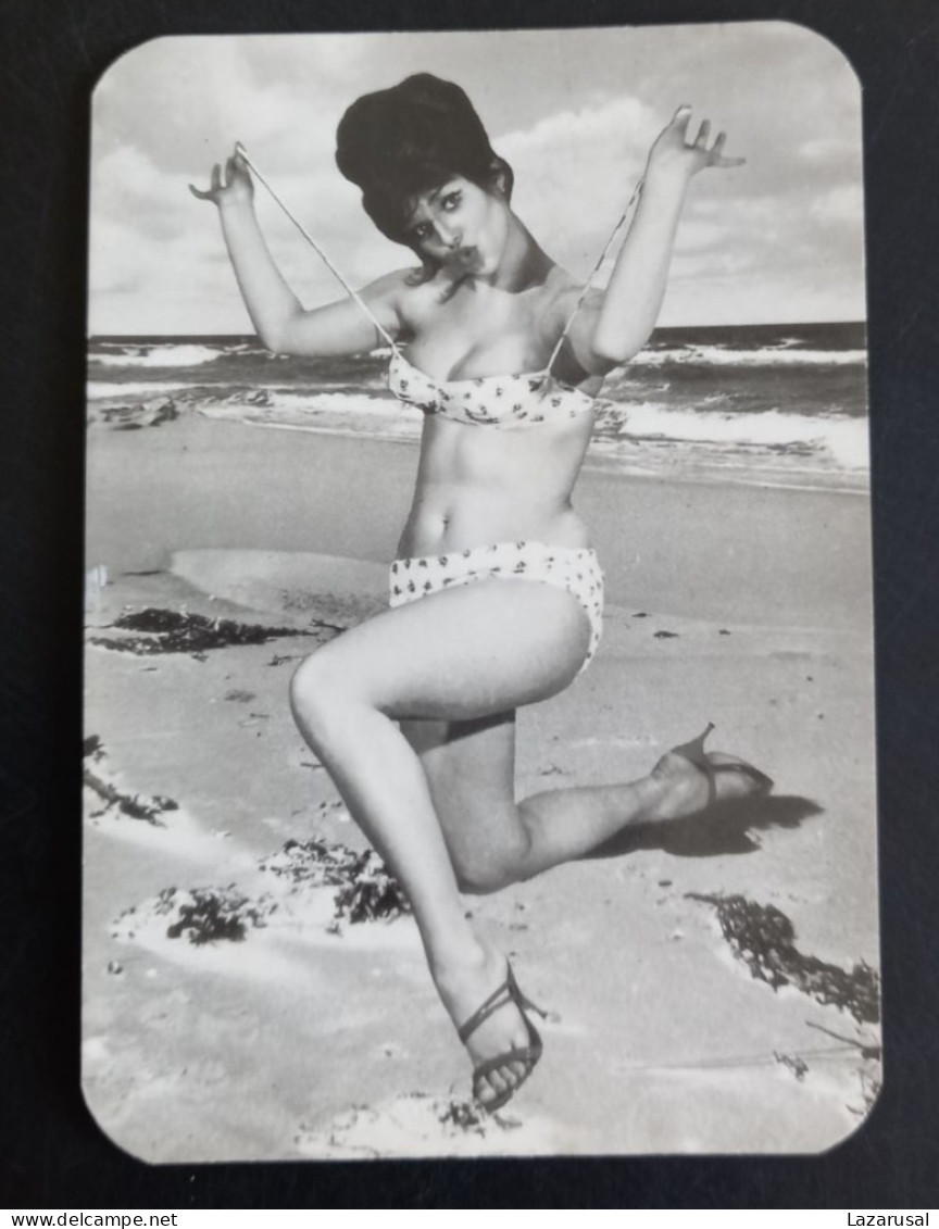 #16   Woman Femme -  Small Pocket Calendar Pin Up - Year 1967 - Formato Piccolo : 1961-70