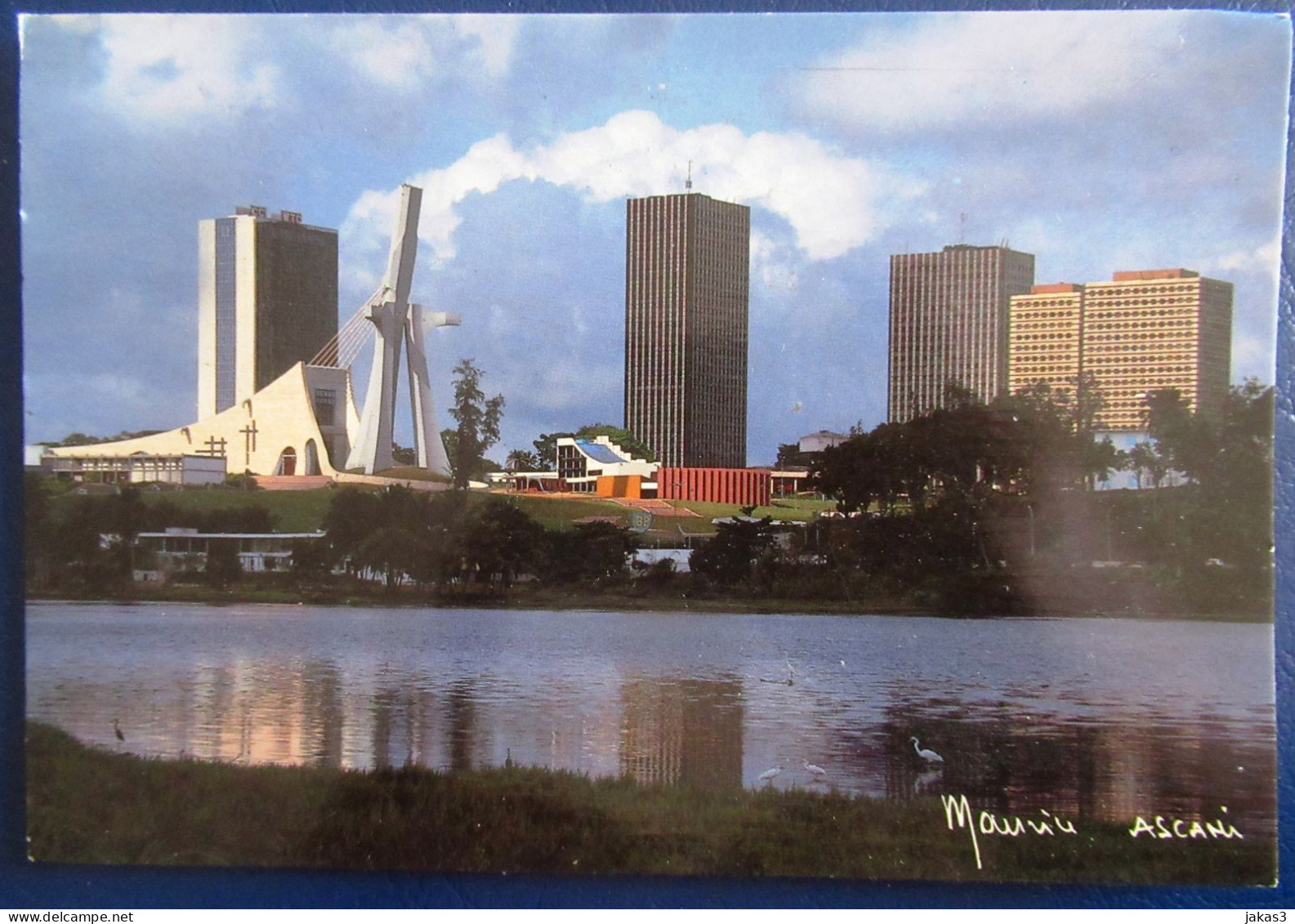 CPM CARTE POSTALE  COTE D IVOIRE - ABIDJAN - LE PLATEAU - CATHÉDRALE- TOURS ADMINISTRATIVES - Ivory Coast