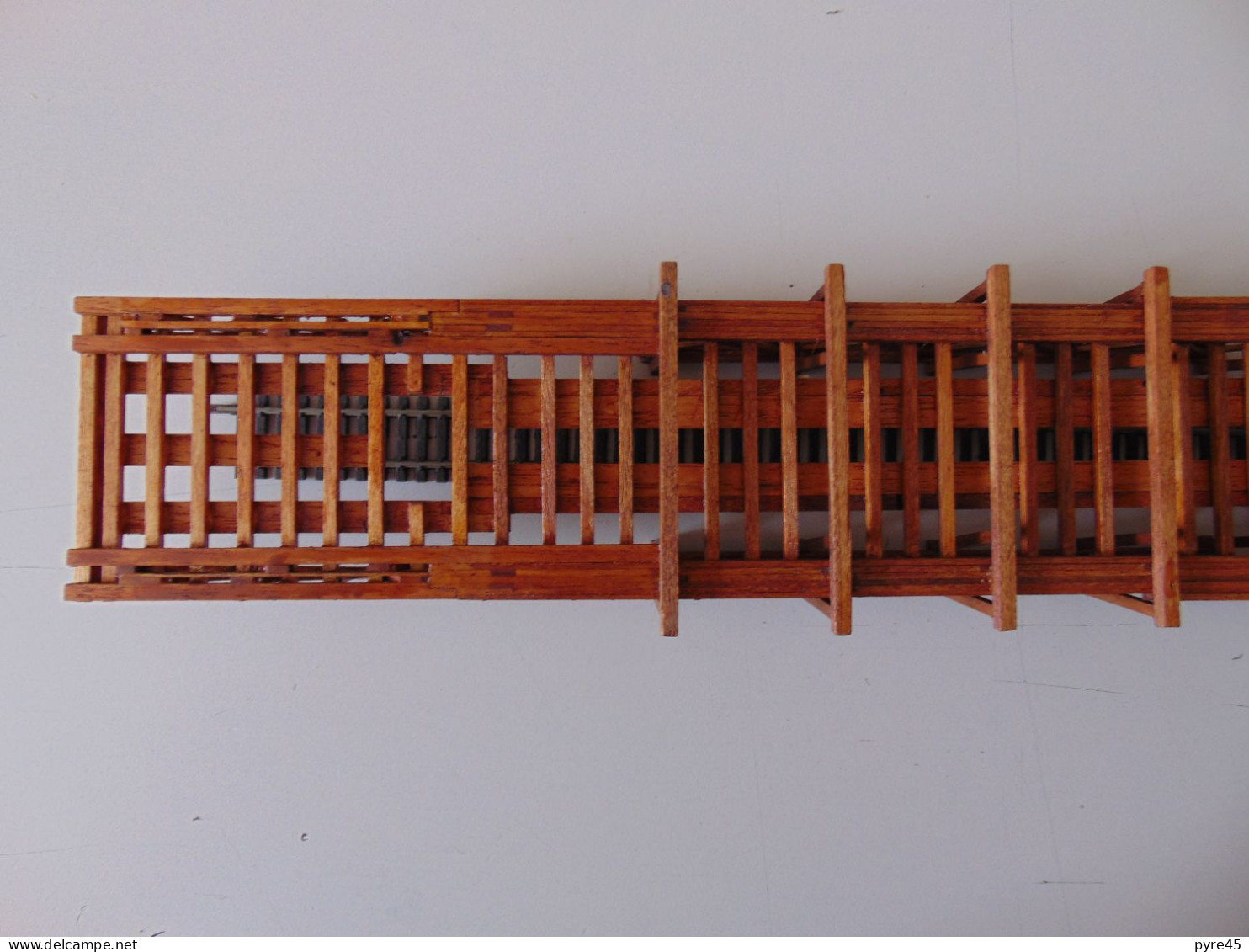 Maquette de pont en bois pour train HO 65.5 x 5.5 x 10 cm