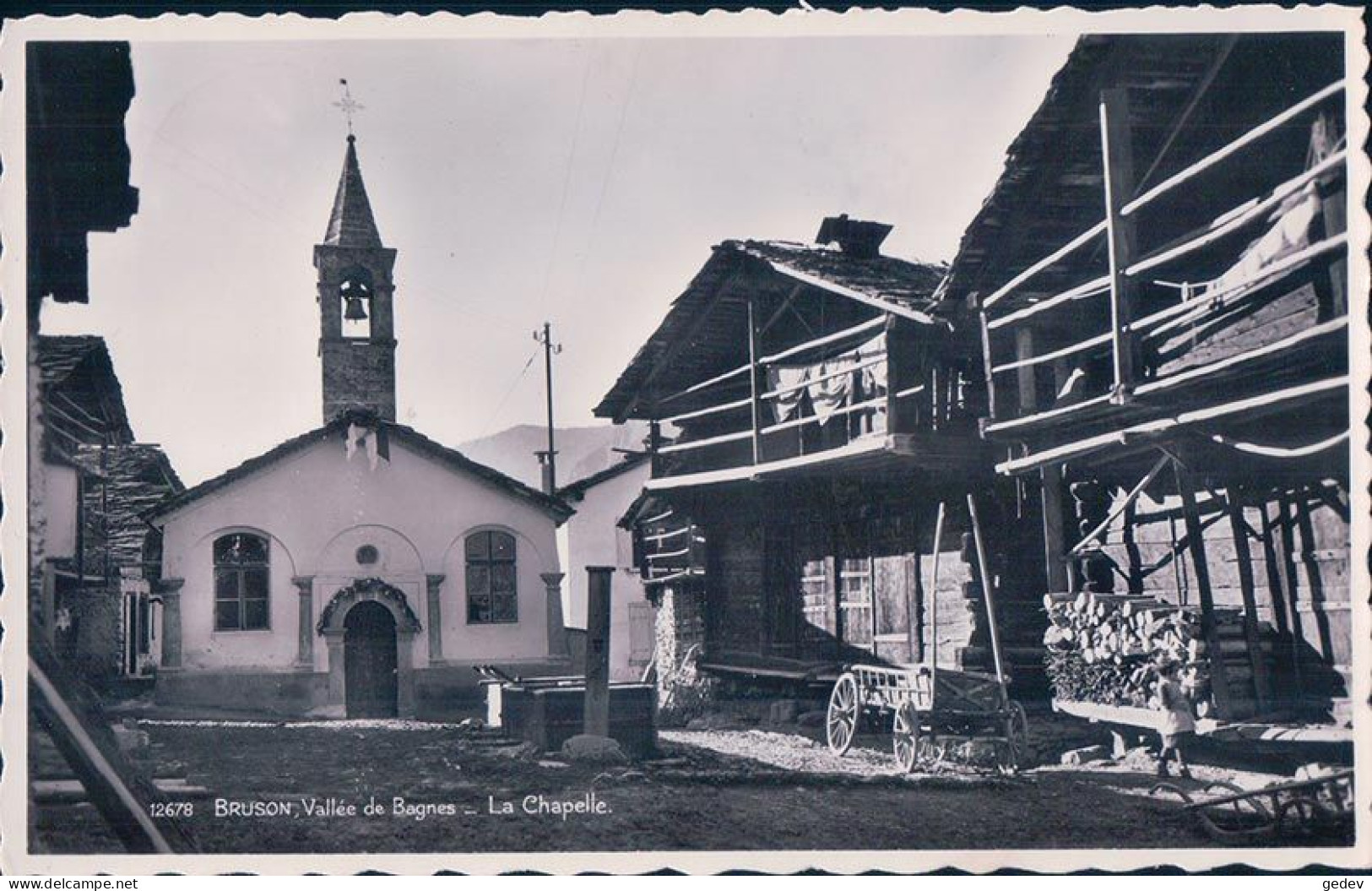 Vallée De Bagnes, Bruson VS, Chapelle, Fontaine Et Chalets (12678) - Bagnes