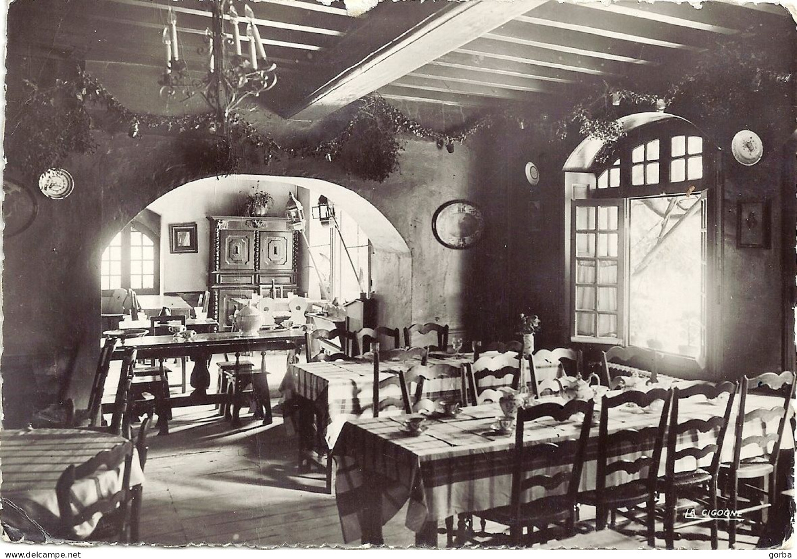 *CPSM - 01 - PEROUGES -  Intérieur De L'Hostellerie - Salle à Manger - Pérouges