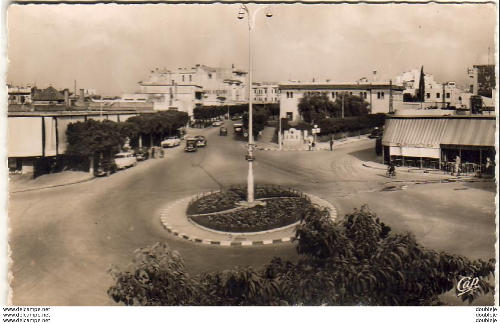 MAROC   MEKNÈS   L'Avenue De La République Et La Place De Gaulle - Meknes