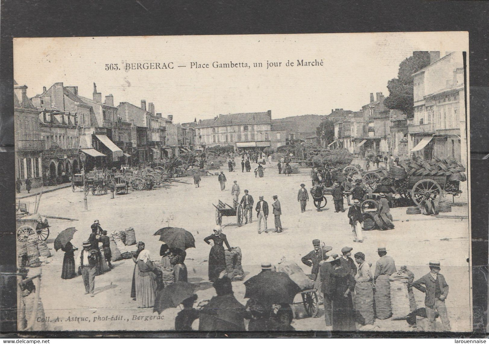 24 - BERGERAC  - Place Gambetta, Un Jour De Marché - Bergerac